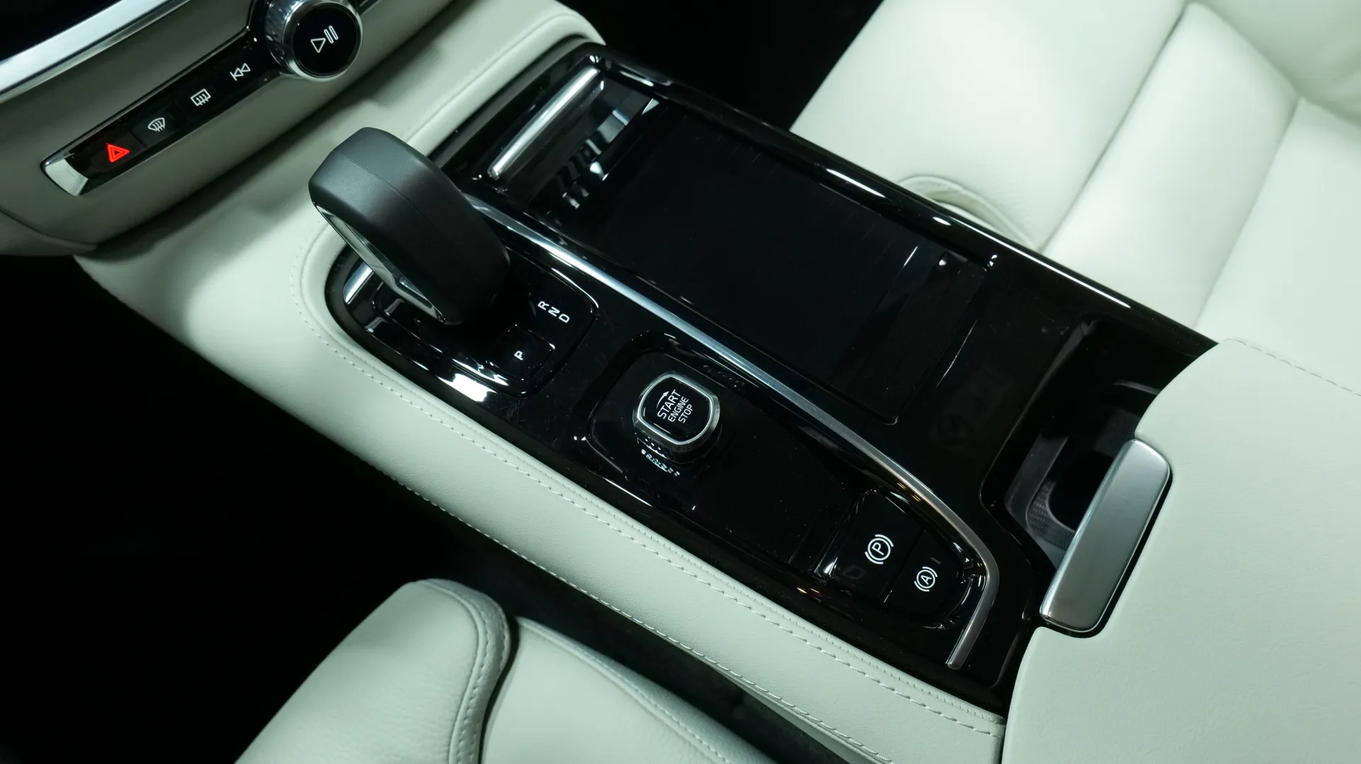 Autokuva 9 - NOB-849