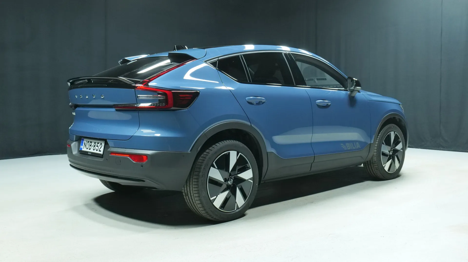 Autokuva 3 - NOB-852