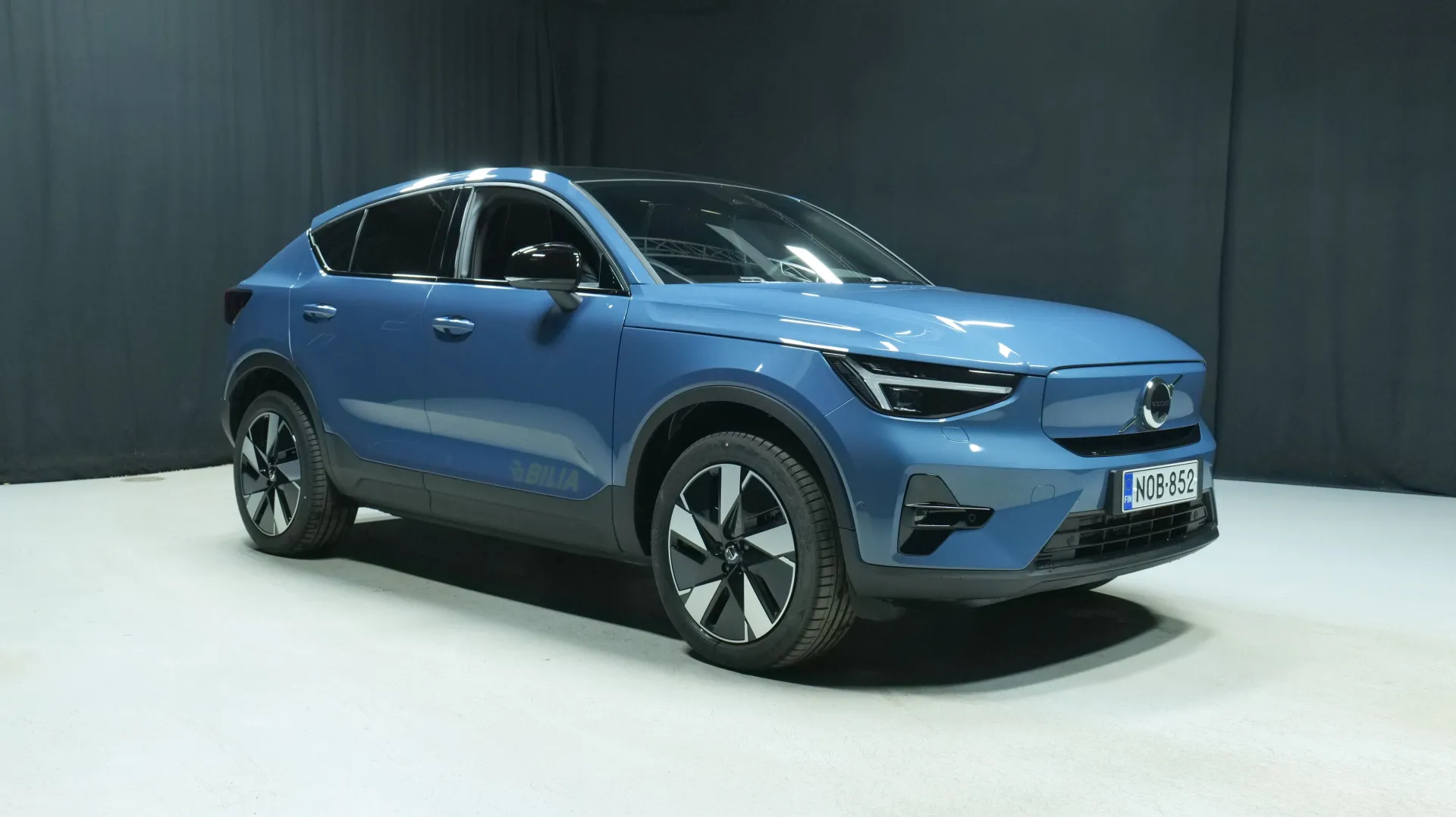 Autokuva 5 - NOB-852