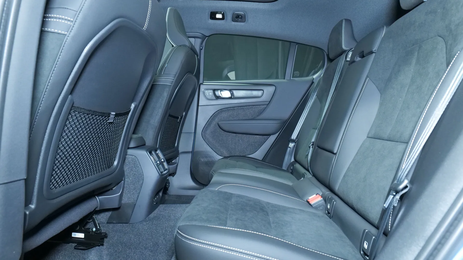 Autokuva 15 - NOB-852