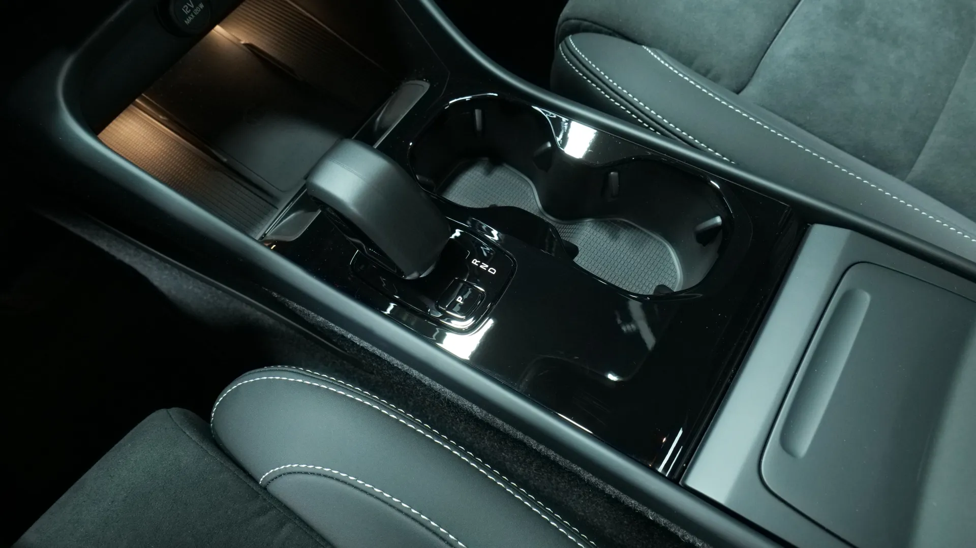 Autokuva 9 - NOB-852