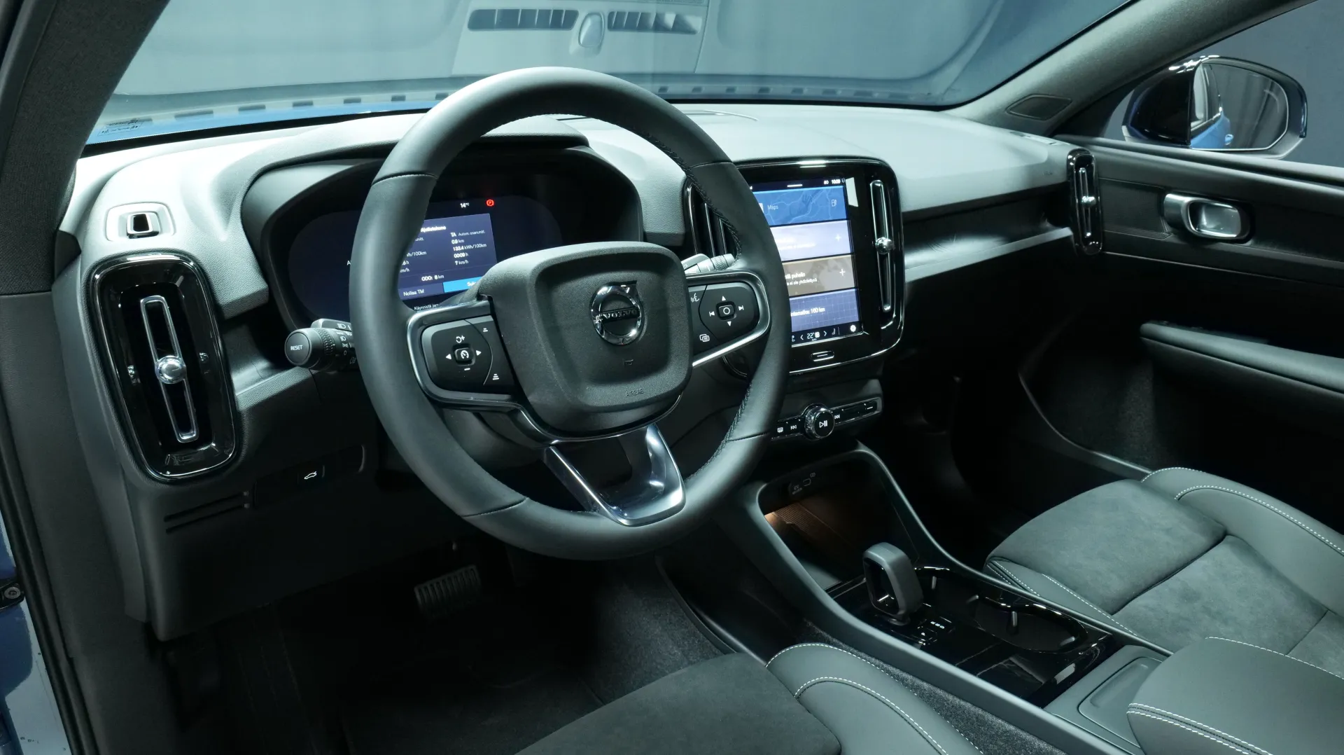 Autokuva 11 - NOB-852