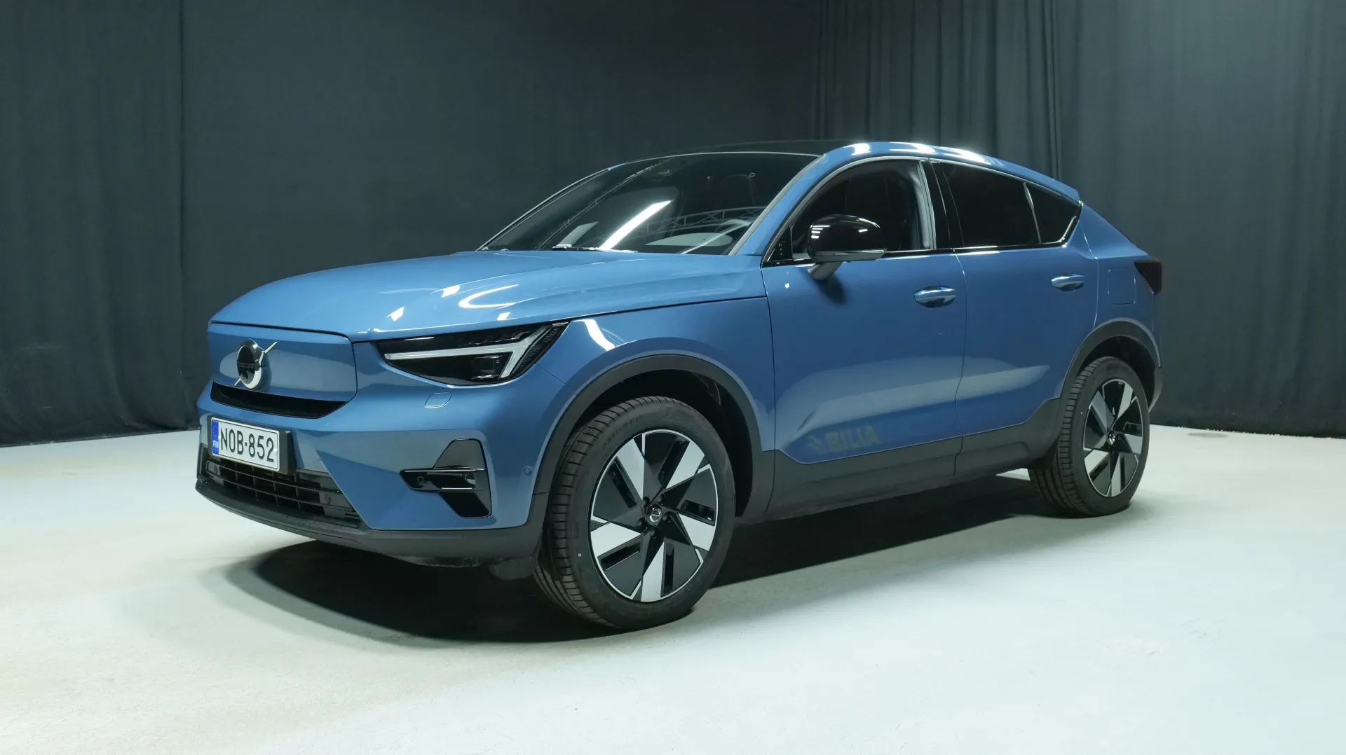 Autokuva 1 - NOB-852