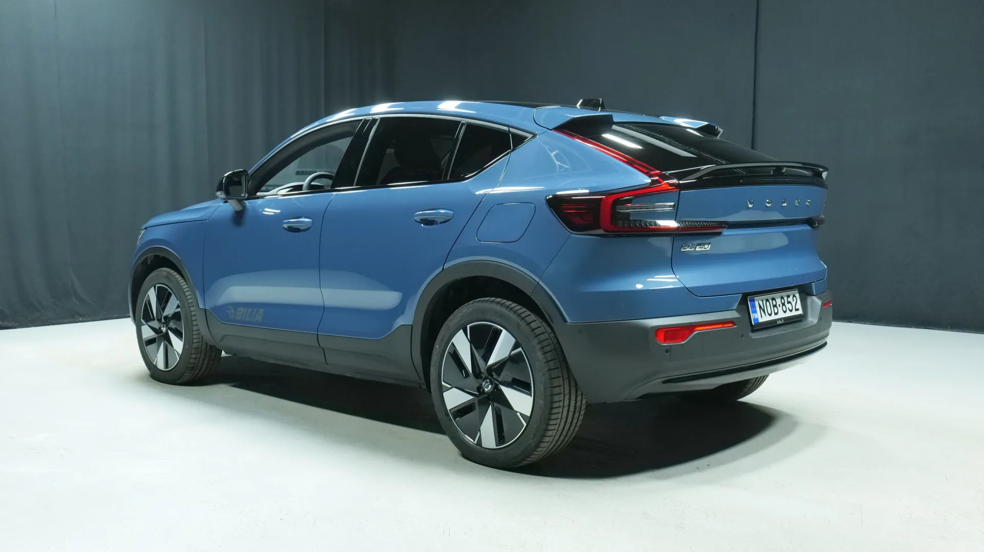 Autokuva 2 - NOB-852