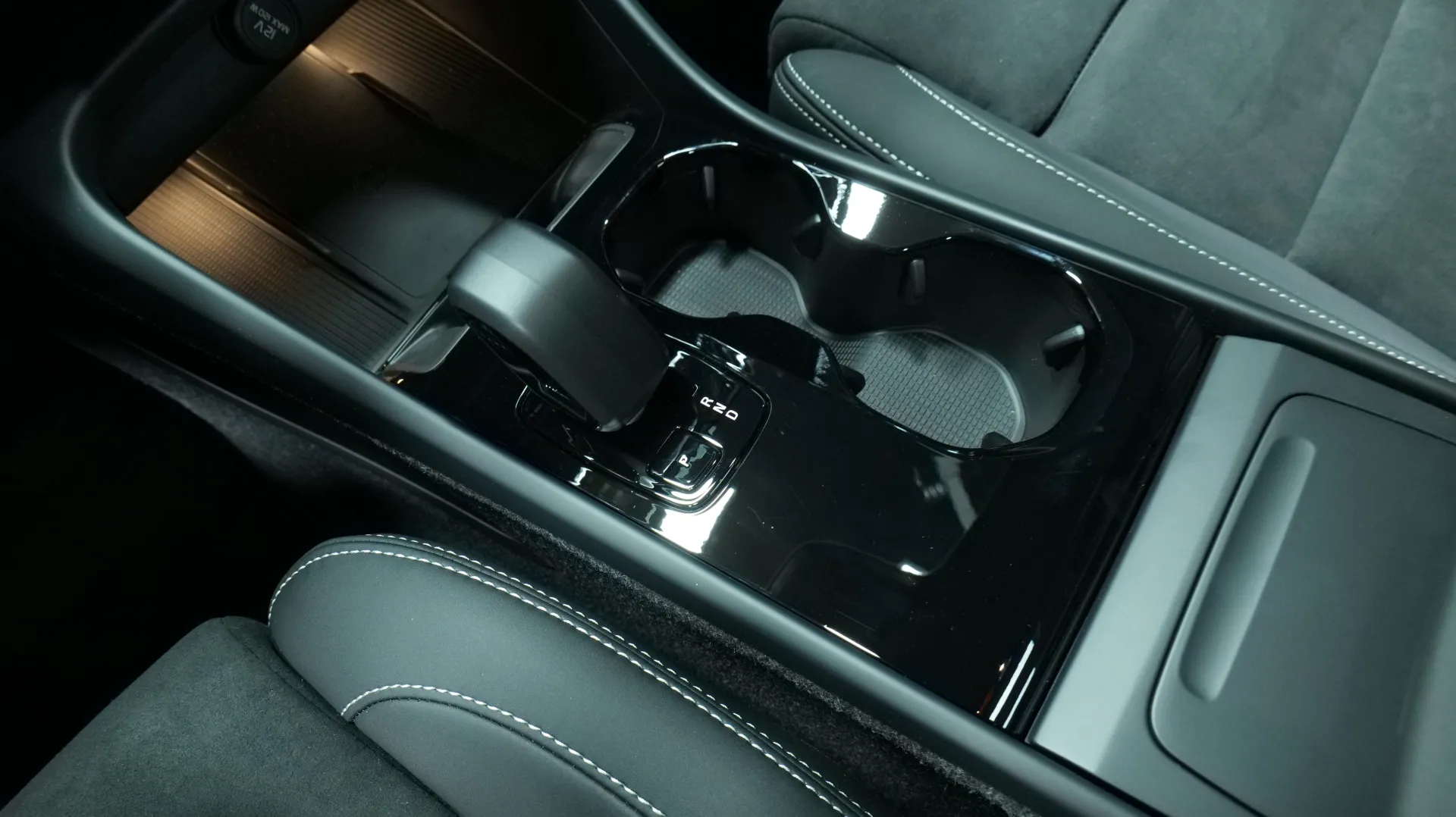 Autokuva 9 - NOE-543