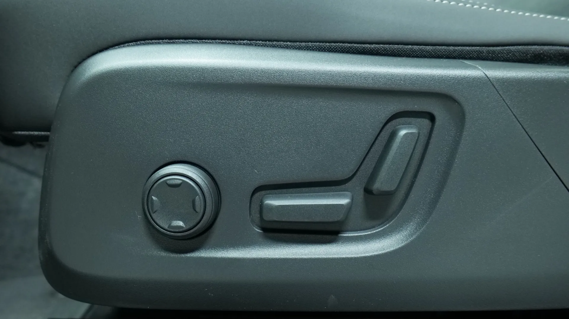 Autokuva 11 - NOE-543