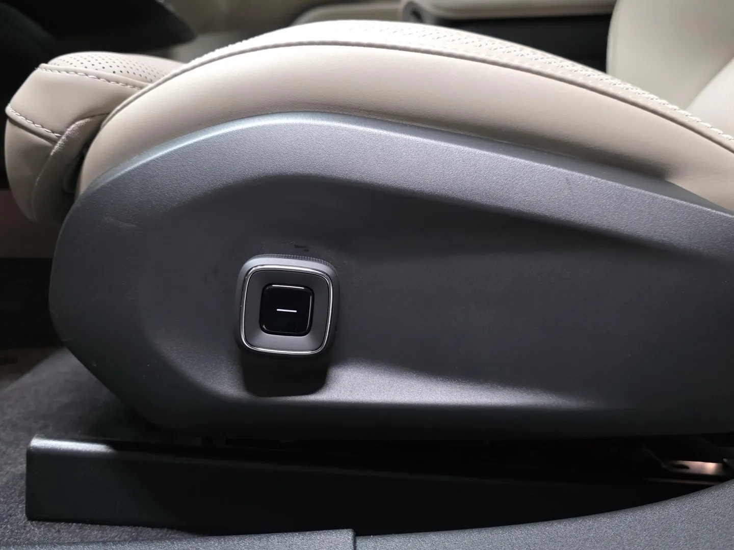 Autokuva 14 - NOK-812