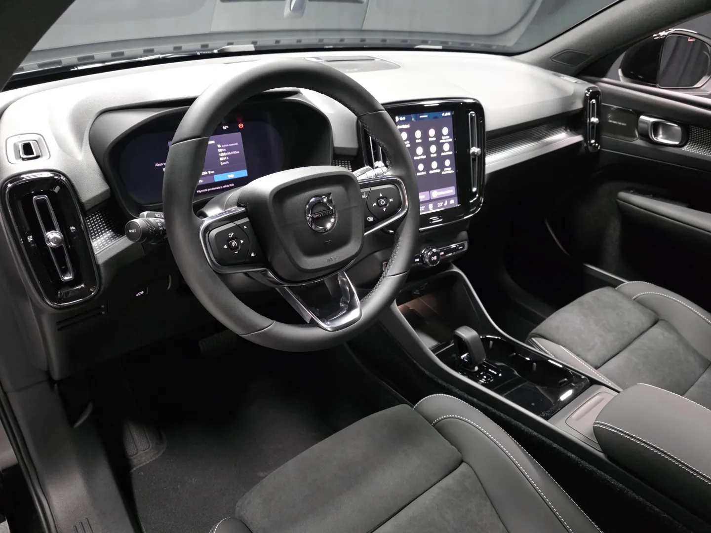 Autokuva 8 - NOL-460