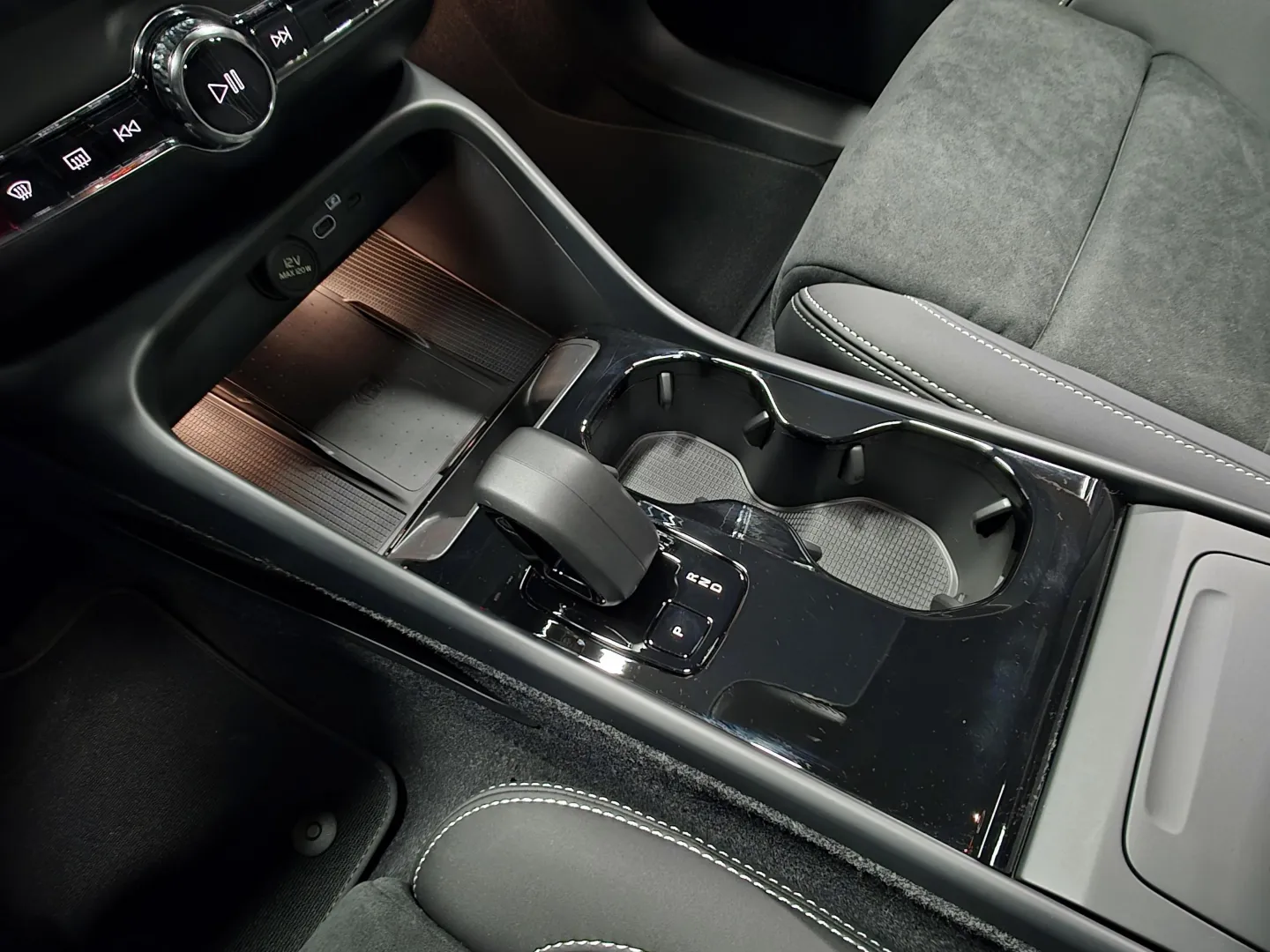 Autokuva 14 - NOL-460