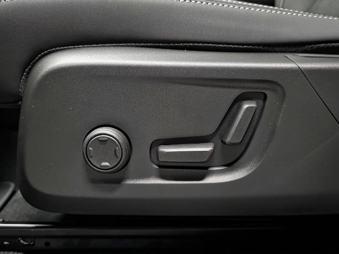 Autokuva 16 - NOL-460