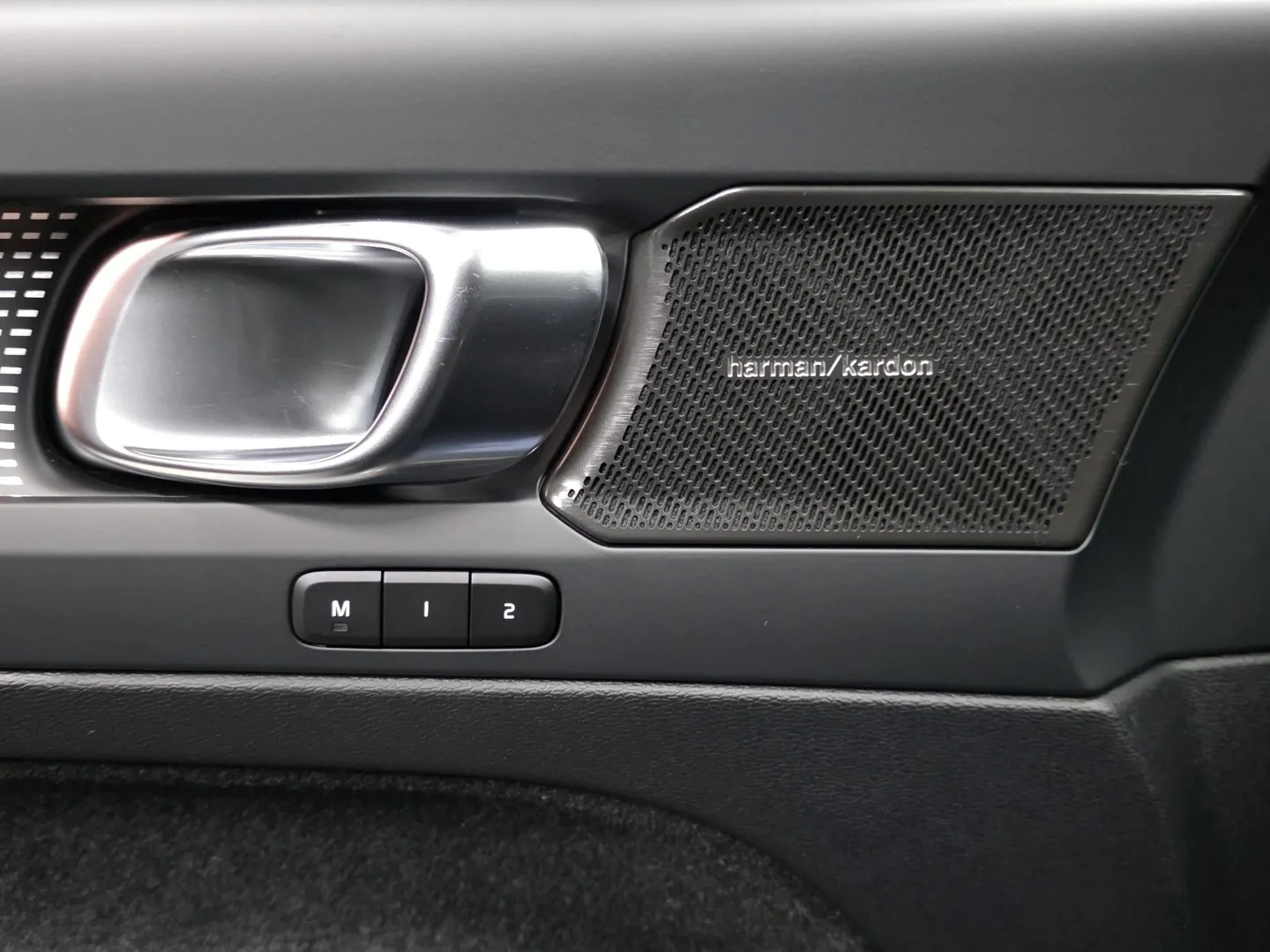 Autokuva 15 - NOL-460