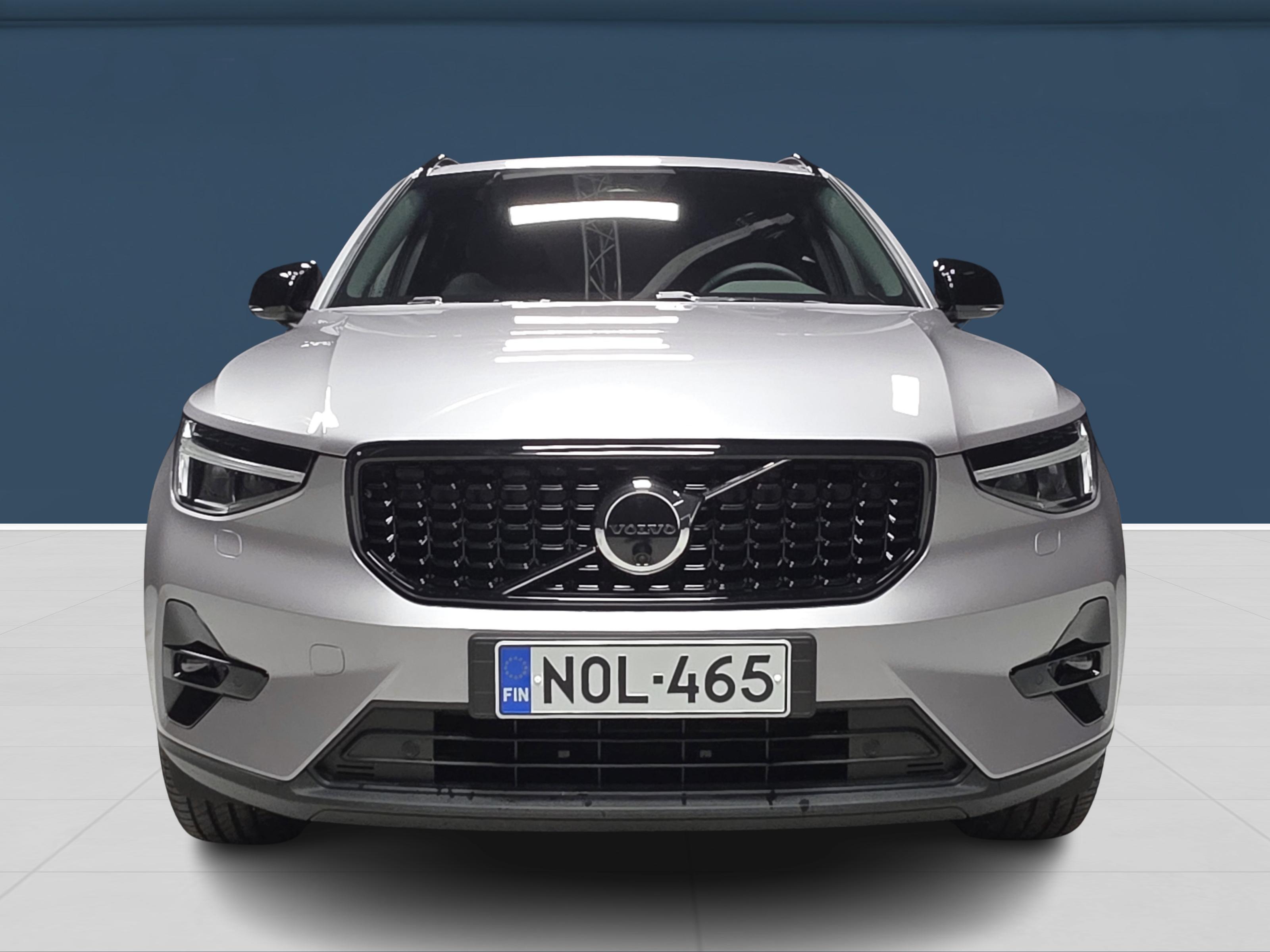 Volvo XC40 B3 MHEV Plus 2026, photo 2/16