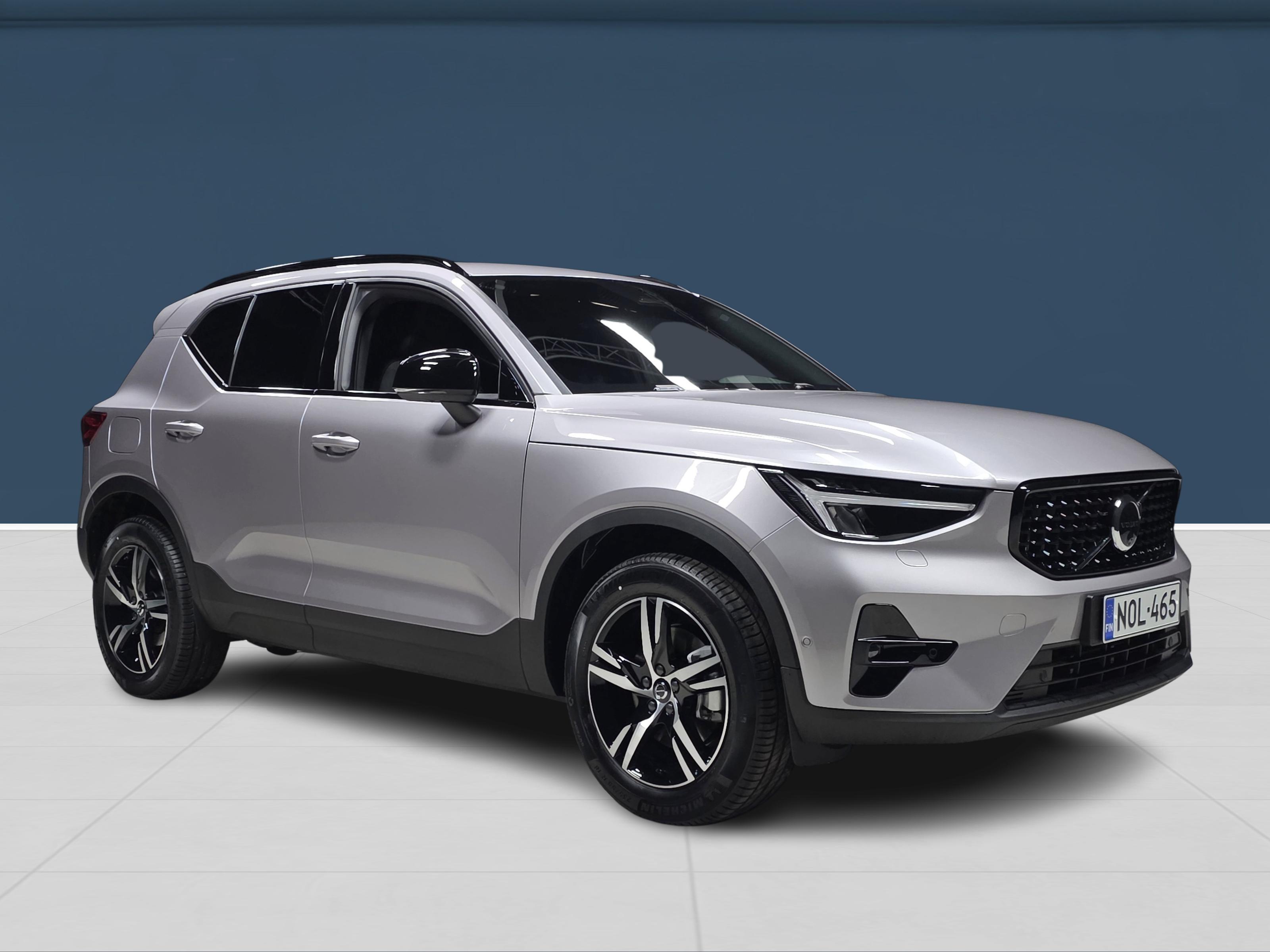 Volvo XC40 B3 MHEV Plus 2026, photo 3/16