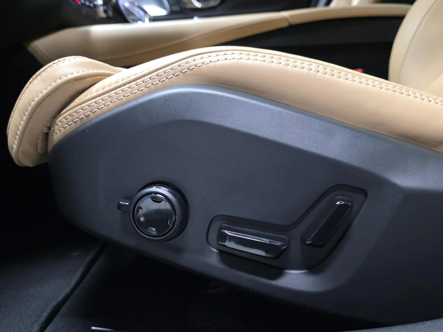 Autokuva 15 - NOL-969