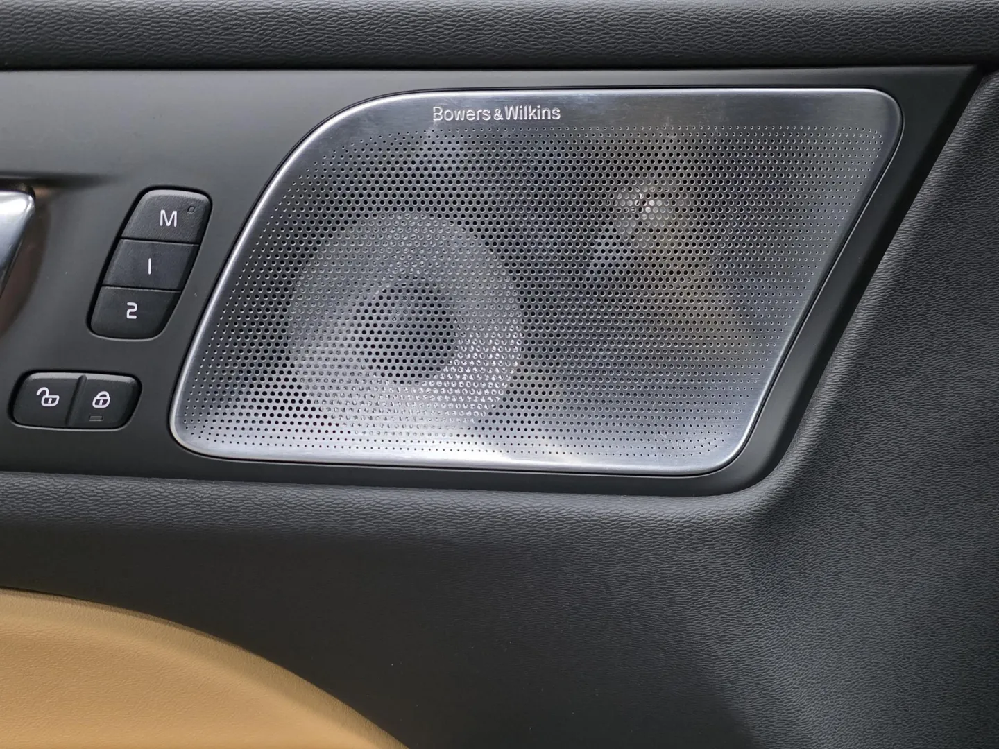 Autokuva 14 - NOL-969