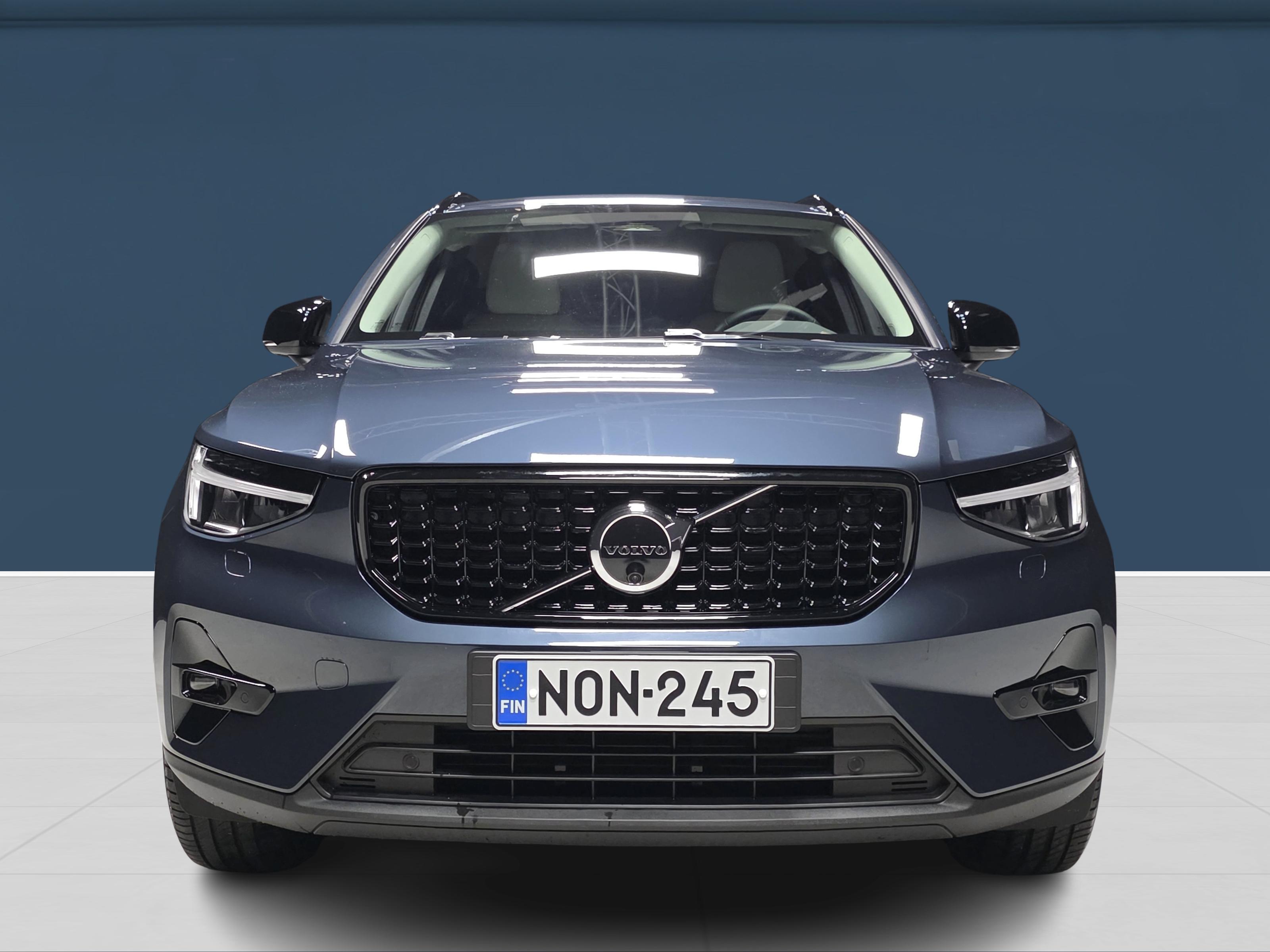 Volvo XC40 2026, photo 2/18