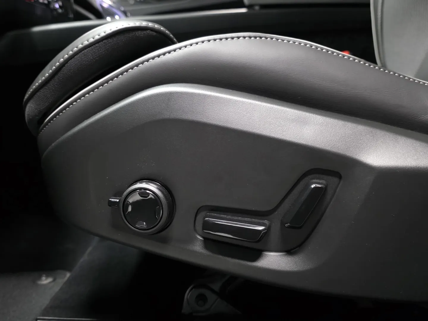 Autokuva 15 - NOP-111