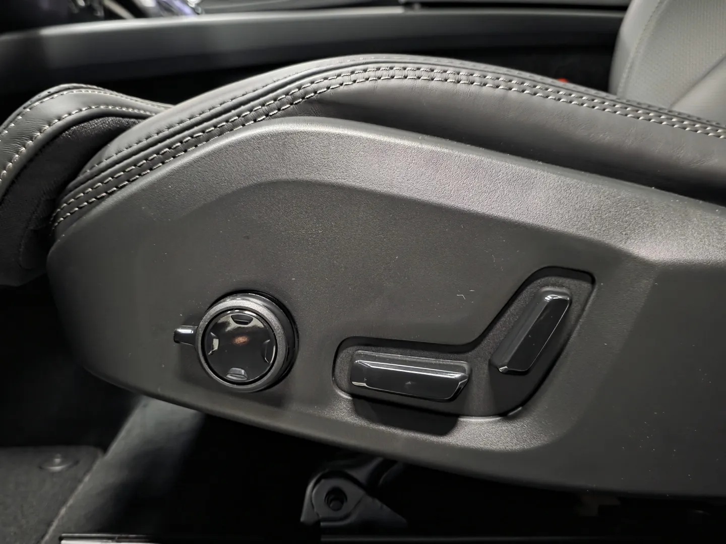 Autokuva 15 - NOP-112