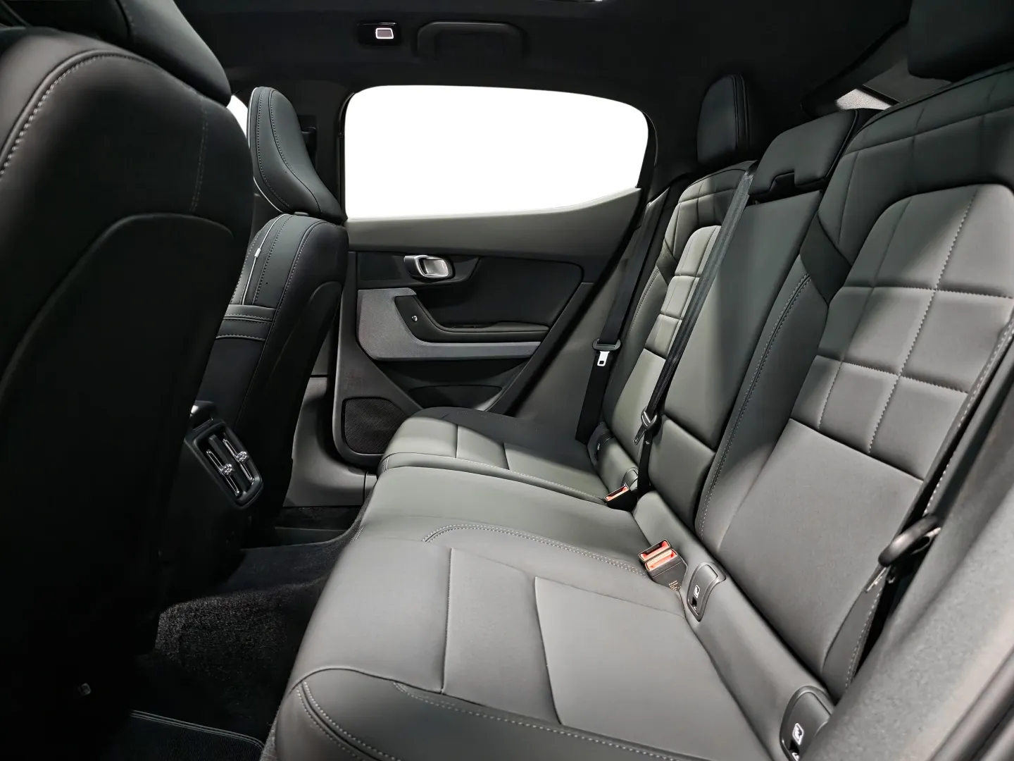 Autokuva 9 - NOS-687