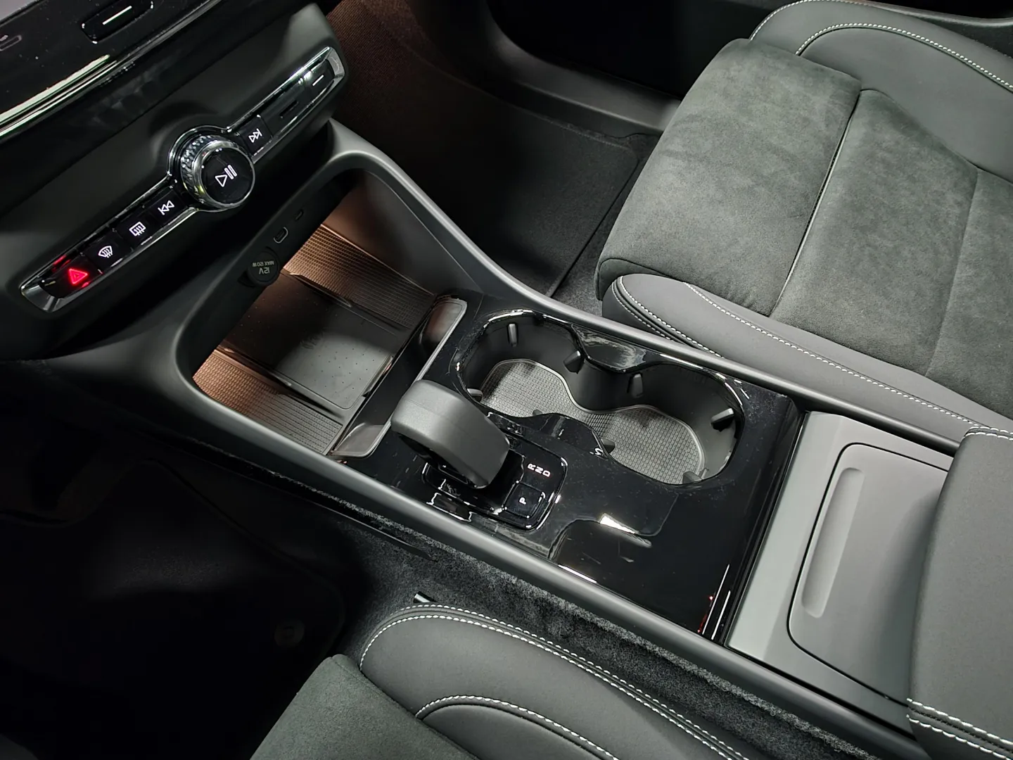 Autokuva 14 - NOV-285