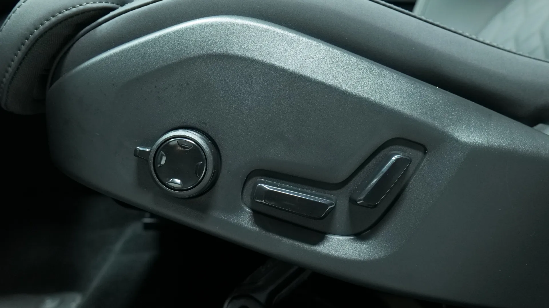 Autokuva 11 - NP-7539