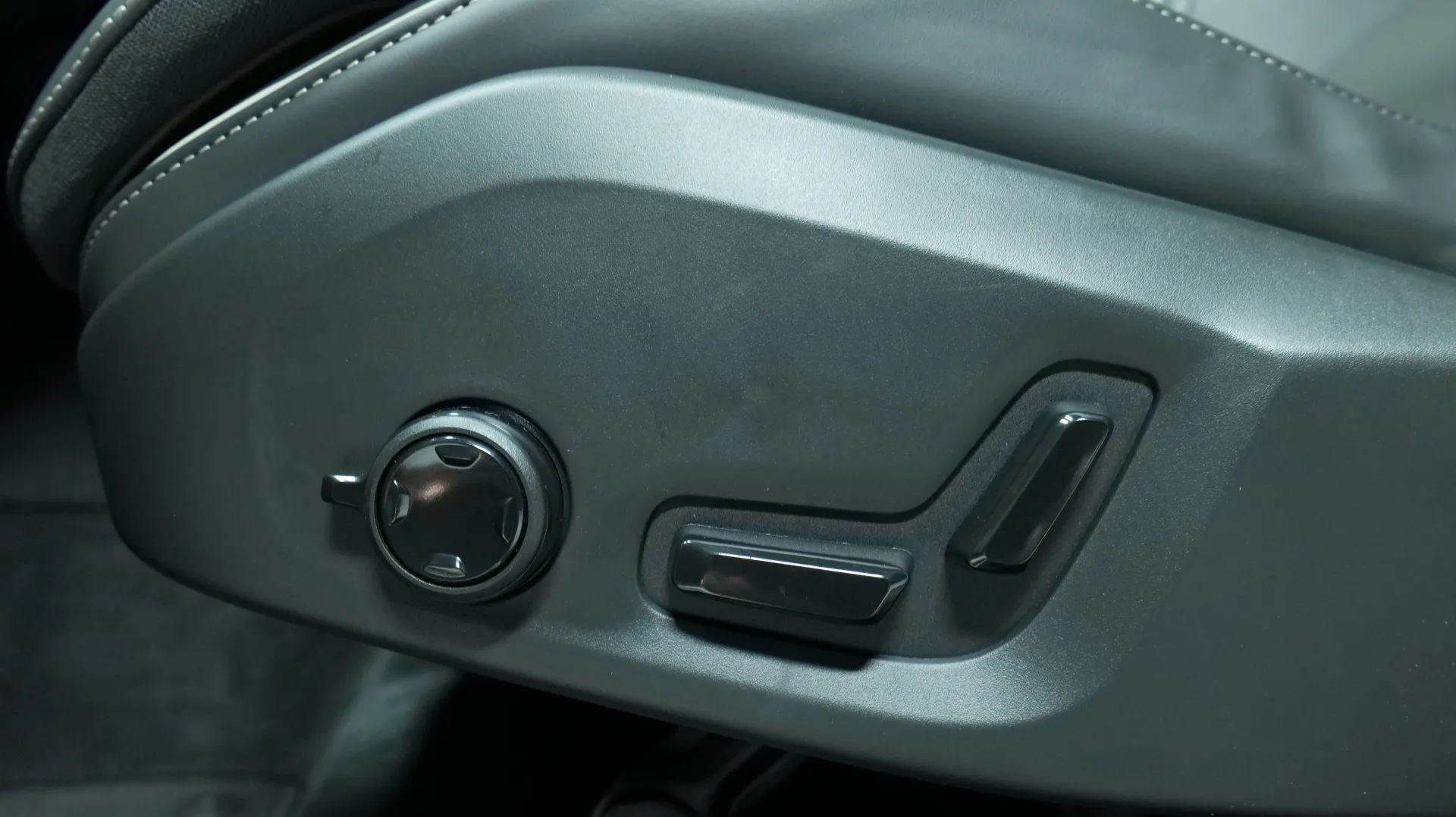 Autokuva 11 - NR-3908