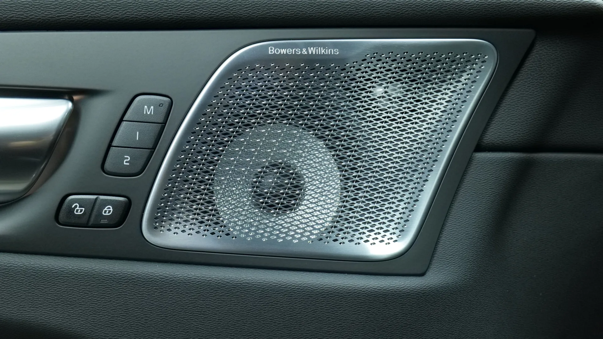 Autokuva 10 - NU-1546