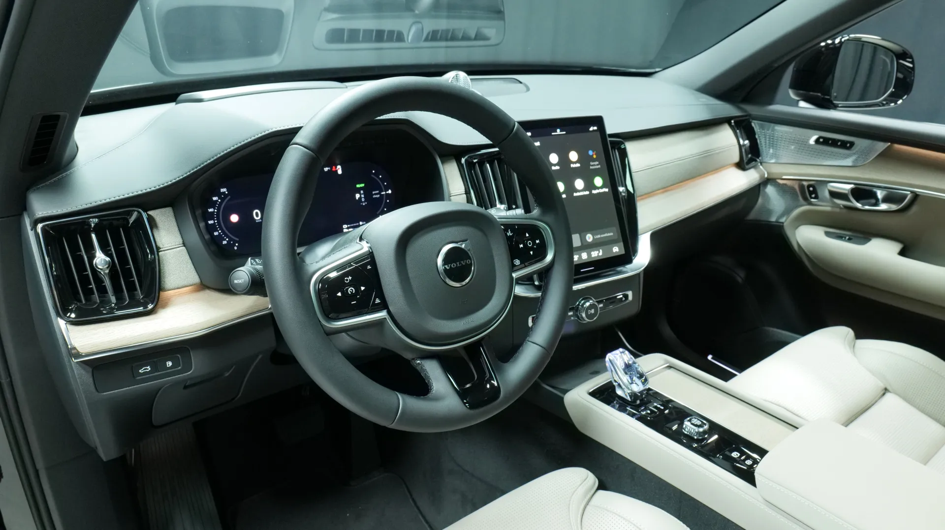 Autokuva 13 - NU-1547