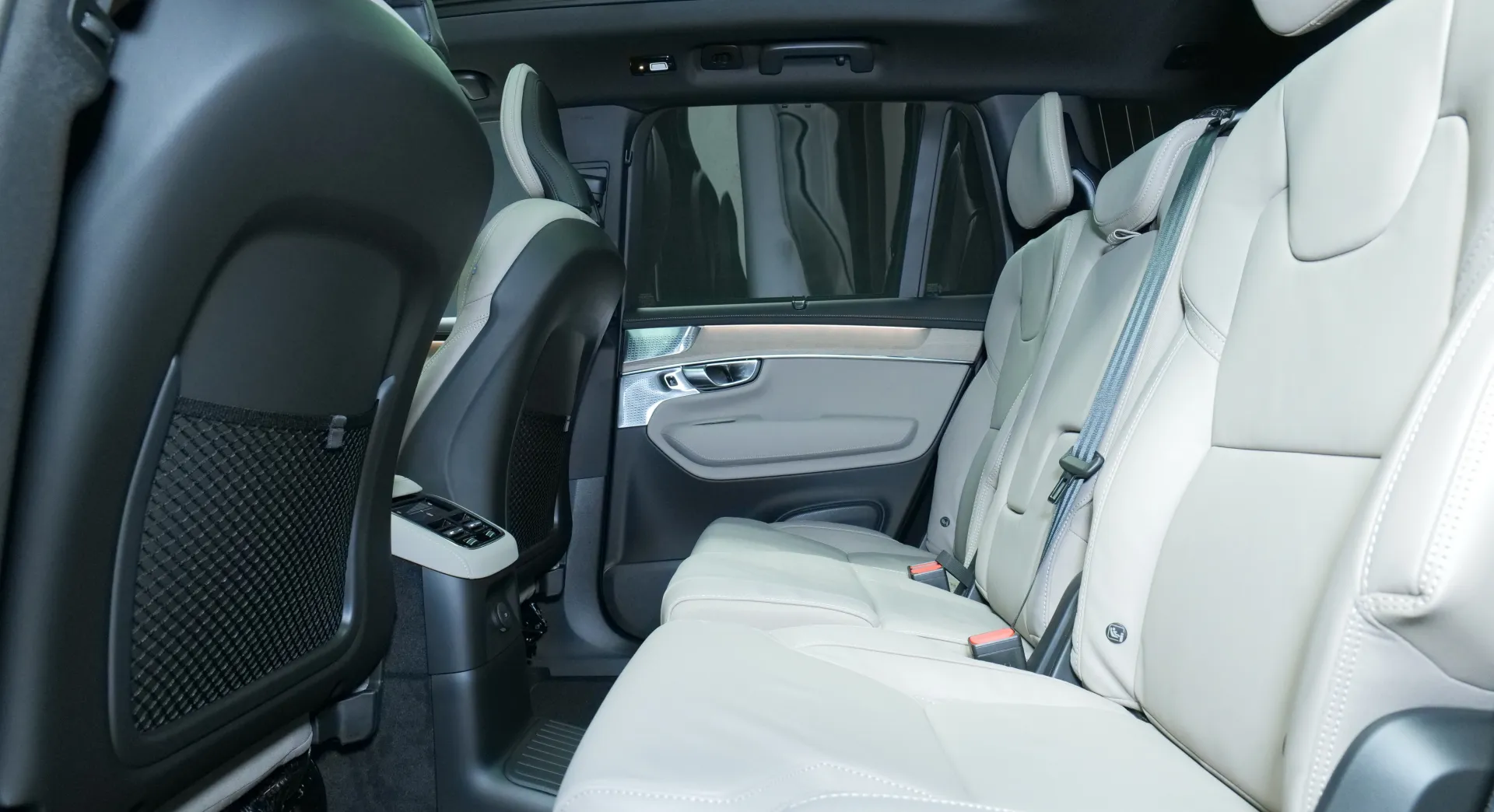 Autokuva 16 - NU-1547