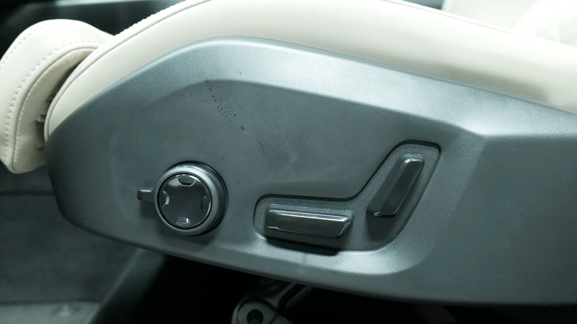 Autokuva 11 - NU-1554