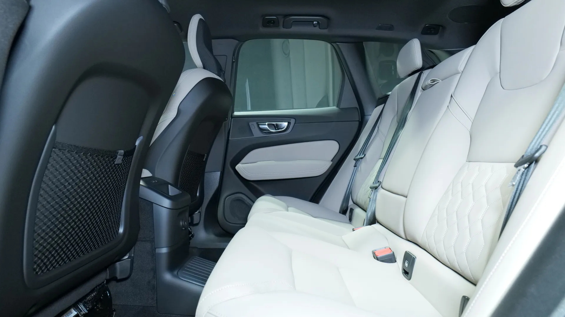 Autokuva 16 - NU-1554