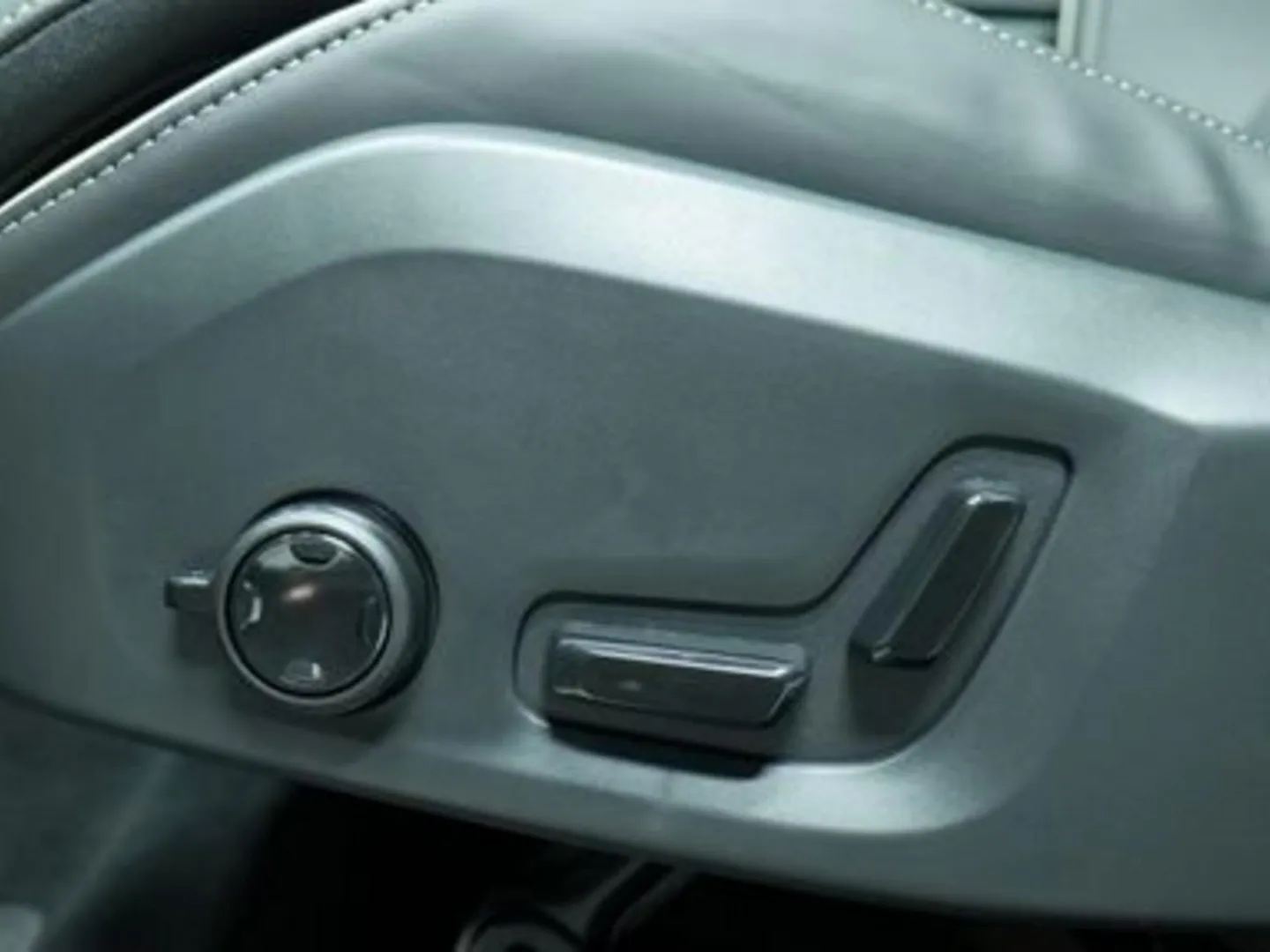 Autokuva 18 - NU-1555