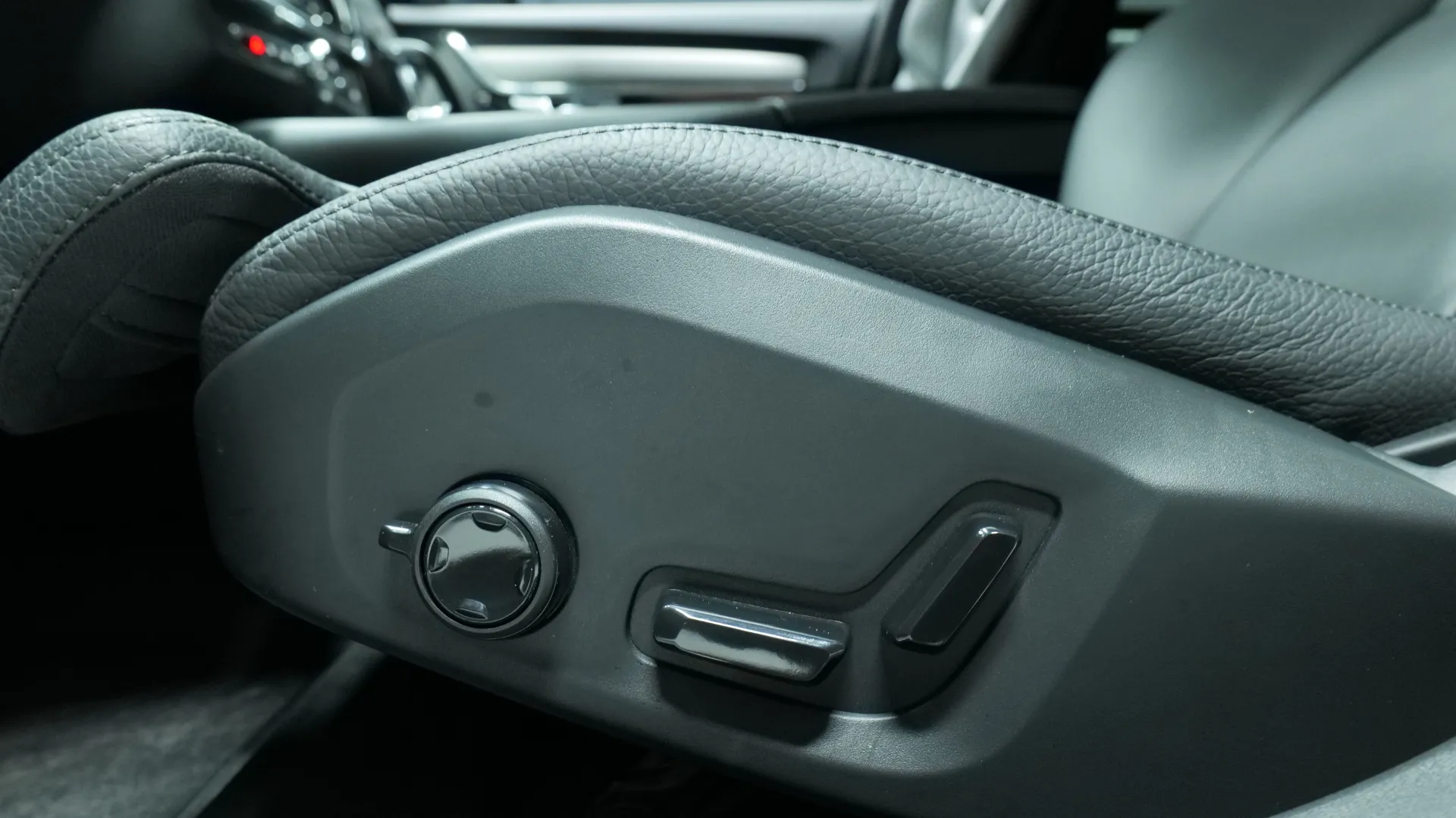 Autokuva 11 - NU-1573