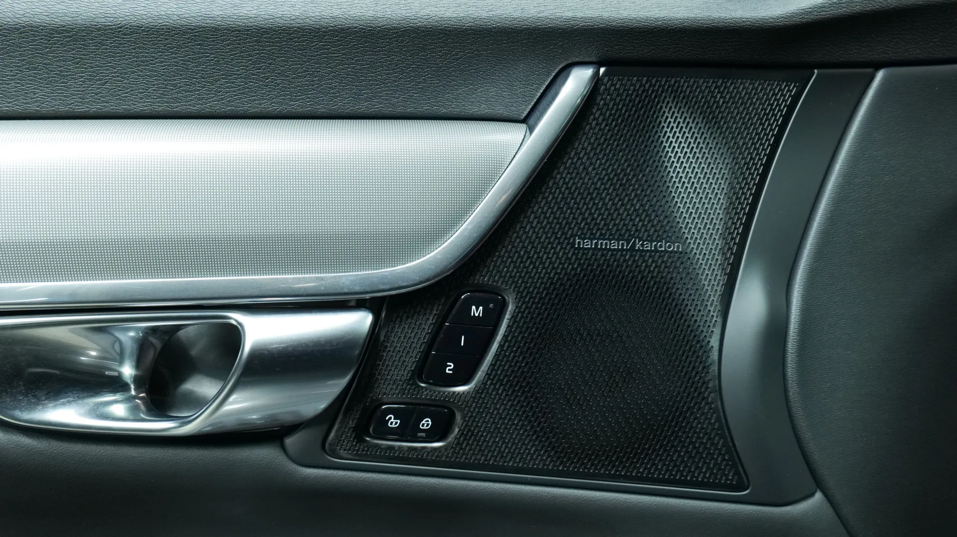 Autokuva 10 - NU-1573