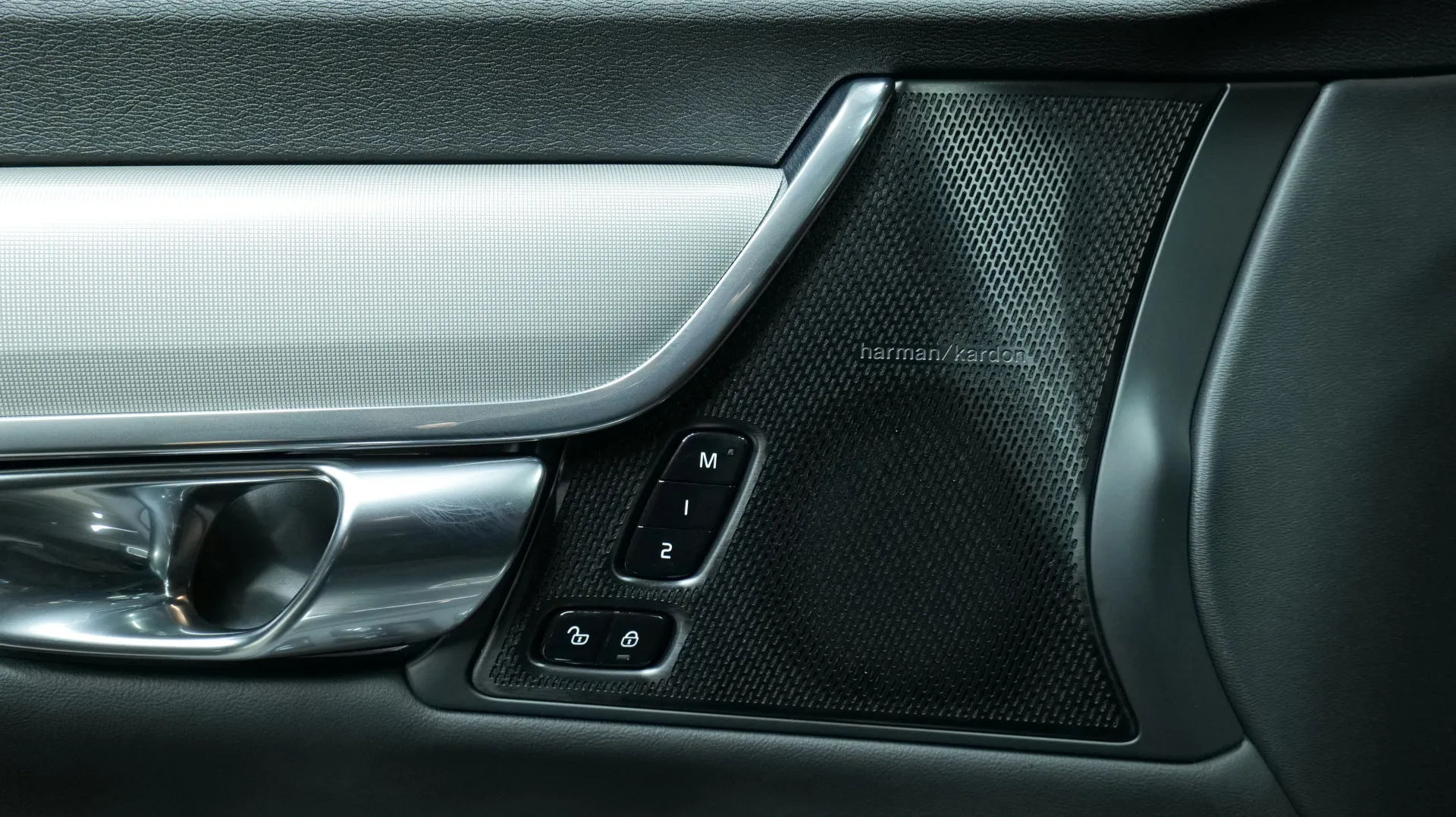 Autokuva 10 - NU-1577