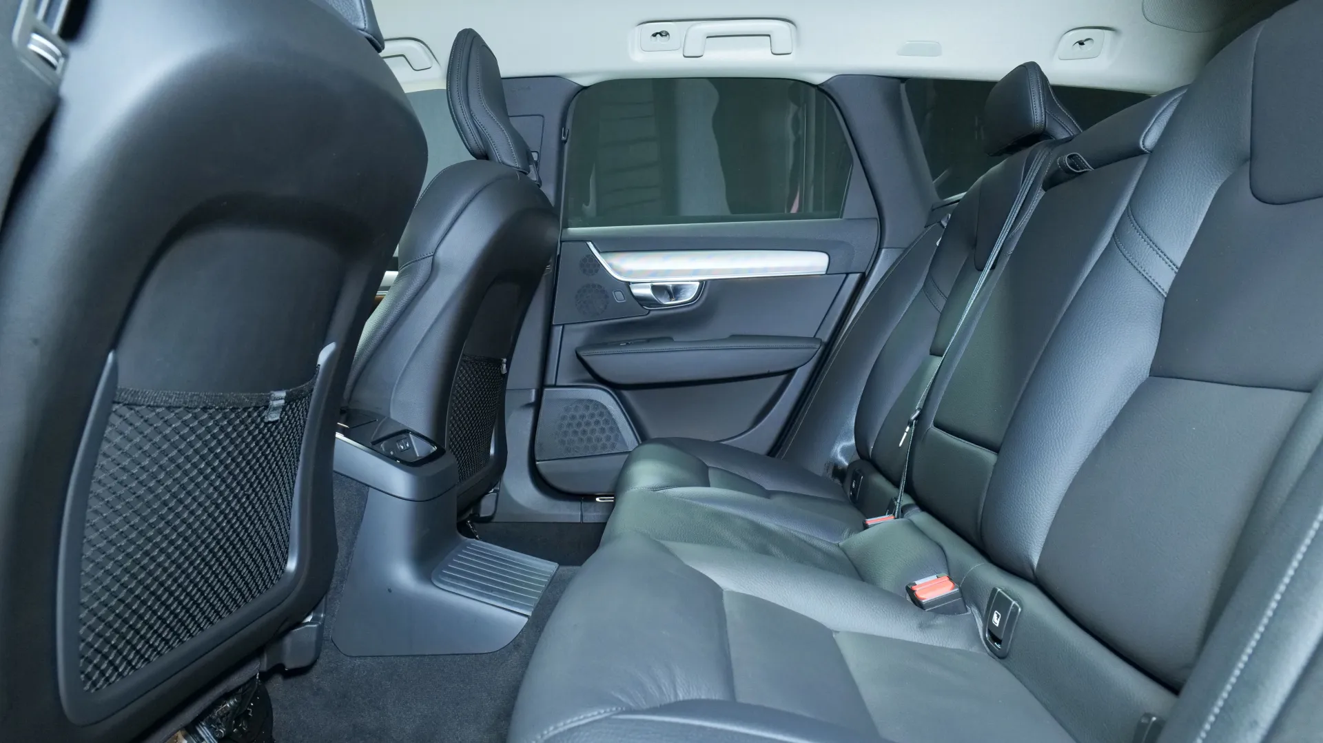 Autokuva 16 - NU-1577