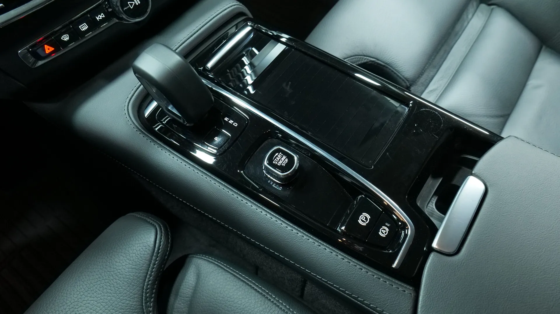 Autokuva 9 - NU-1577