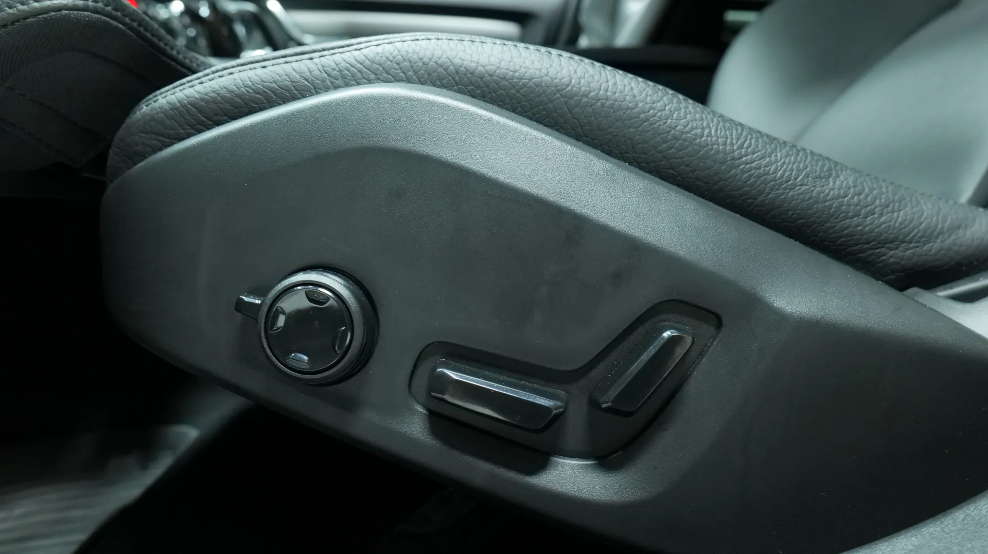 Autokuva 11 - NU-1577