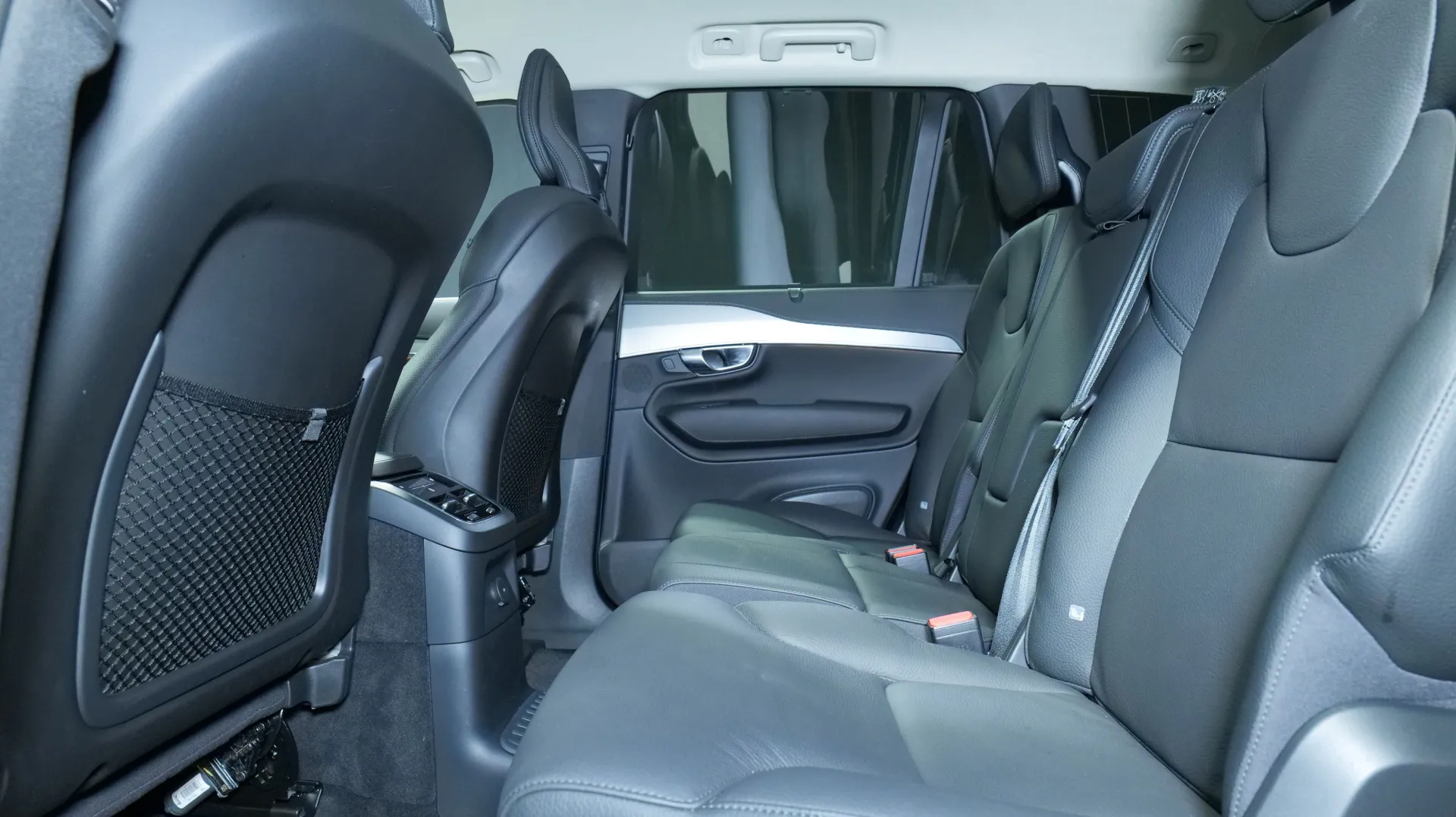 Autokuva 16 - NU-1584