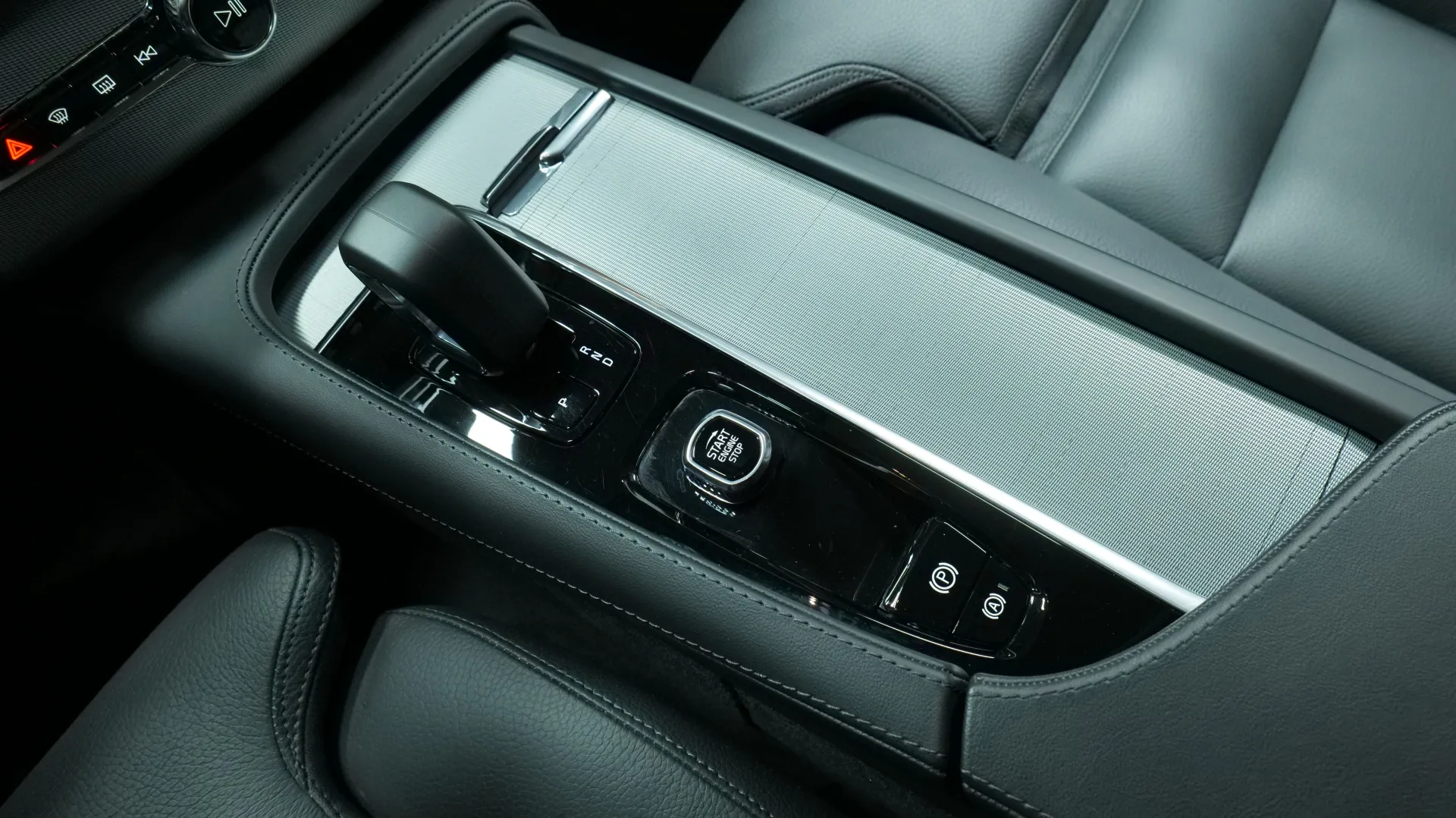 Autokuva 9 - NU-1584