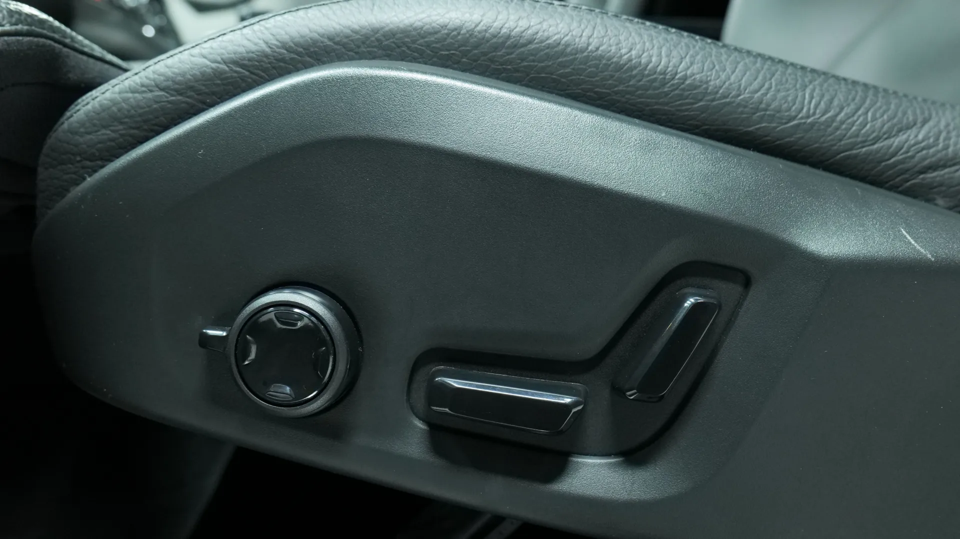 Autokuva 11 - NU-1584