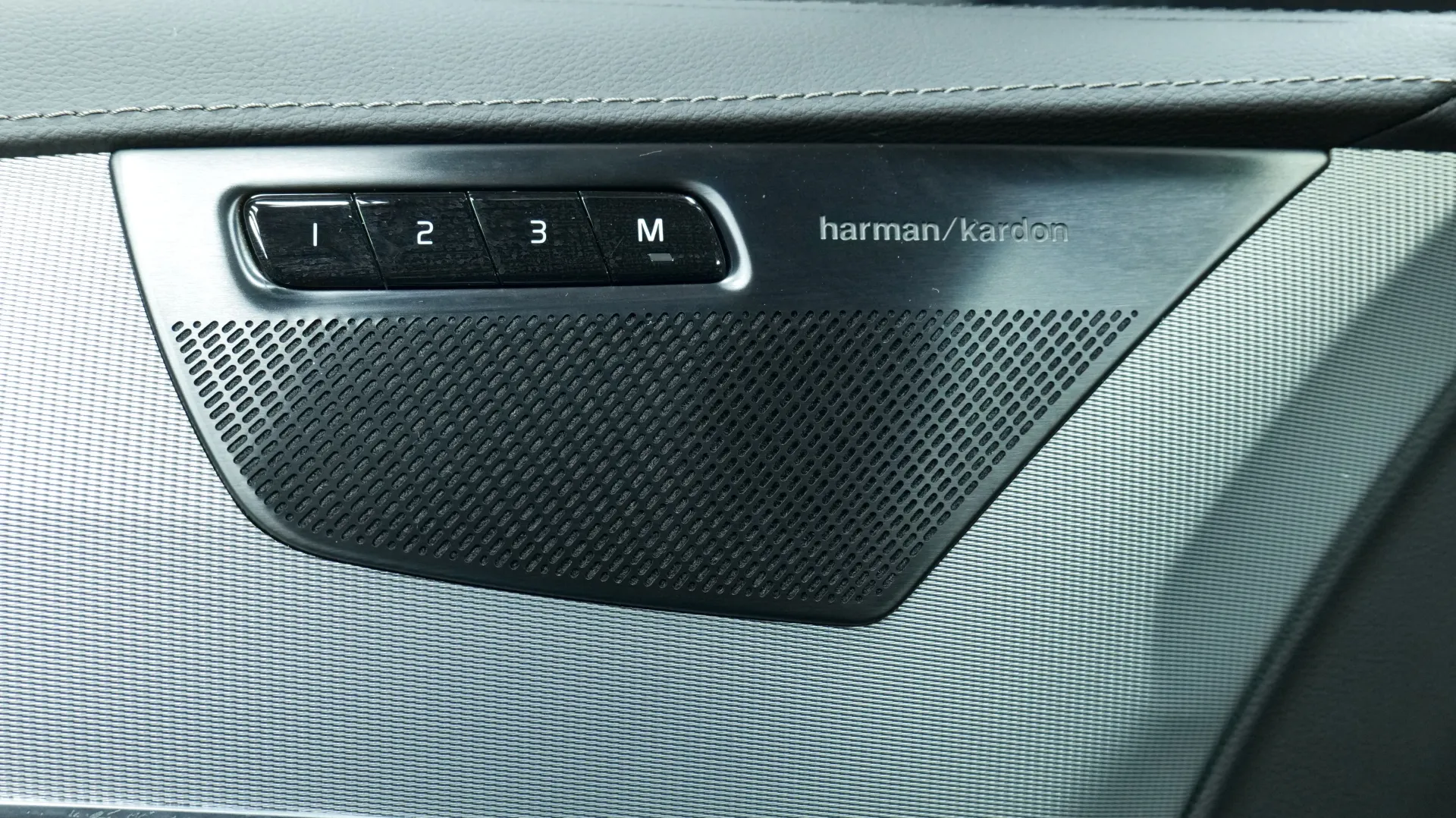 Autokuva 10 - NU-1584