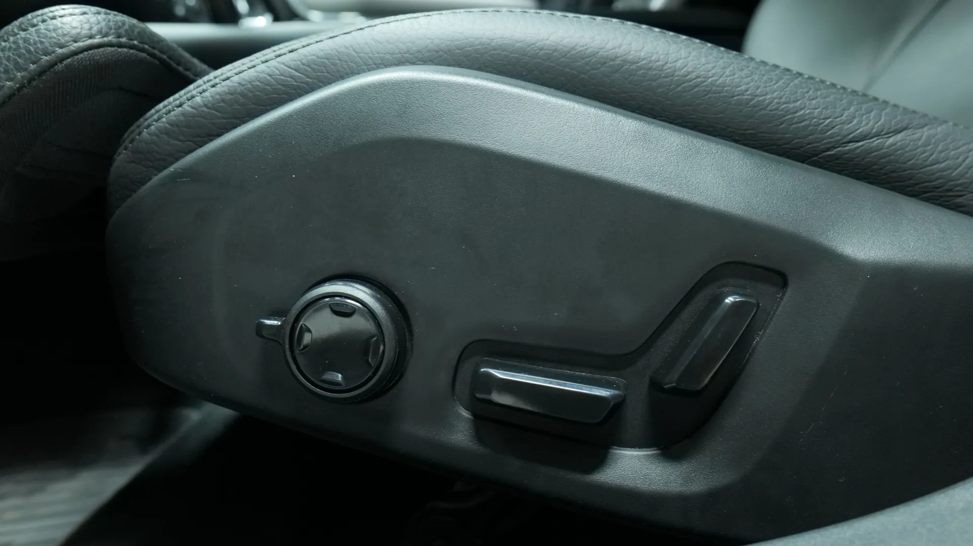 Autokuva 11 - NU-1586