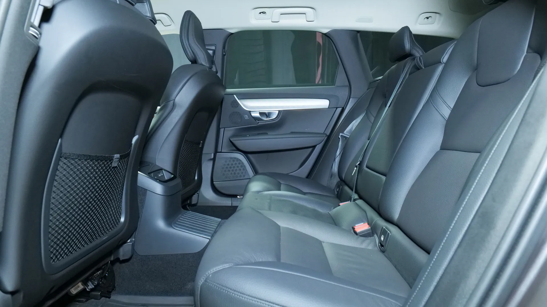 Autokuva 16 - NU-1586