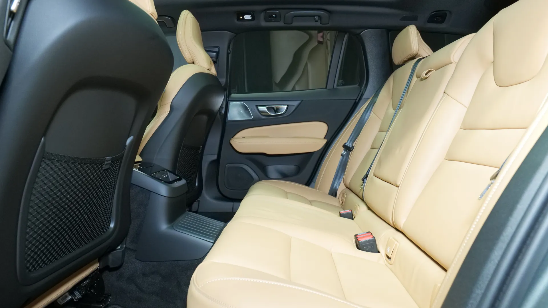 Autokuva 15 - NU-1595