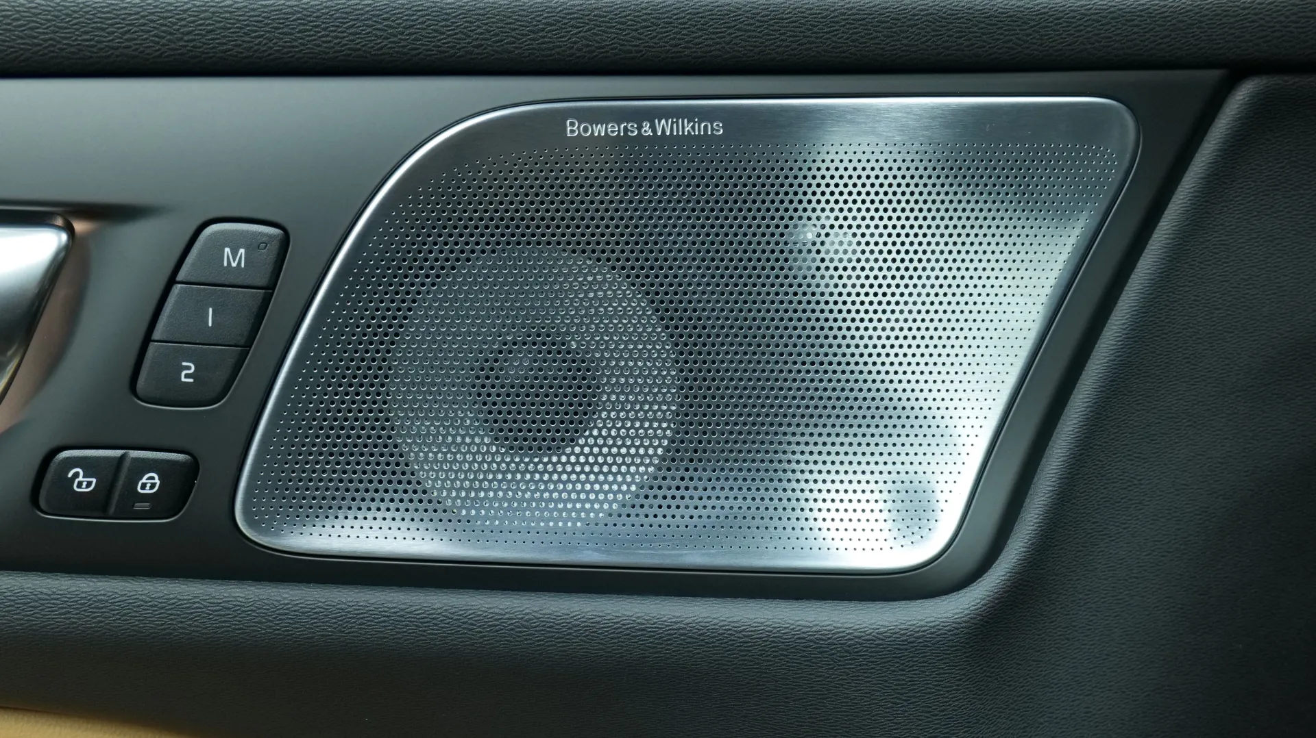 Autokuva 9 - NU-1595