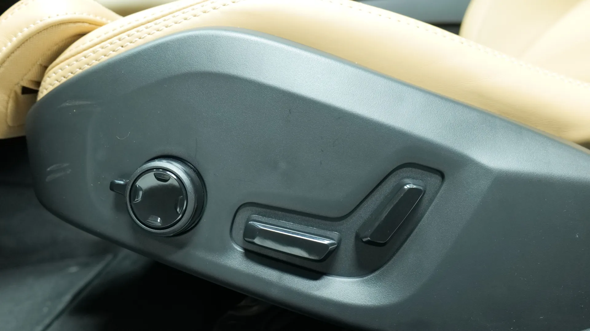 Autokuva 10 - NU-1595