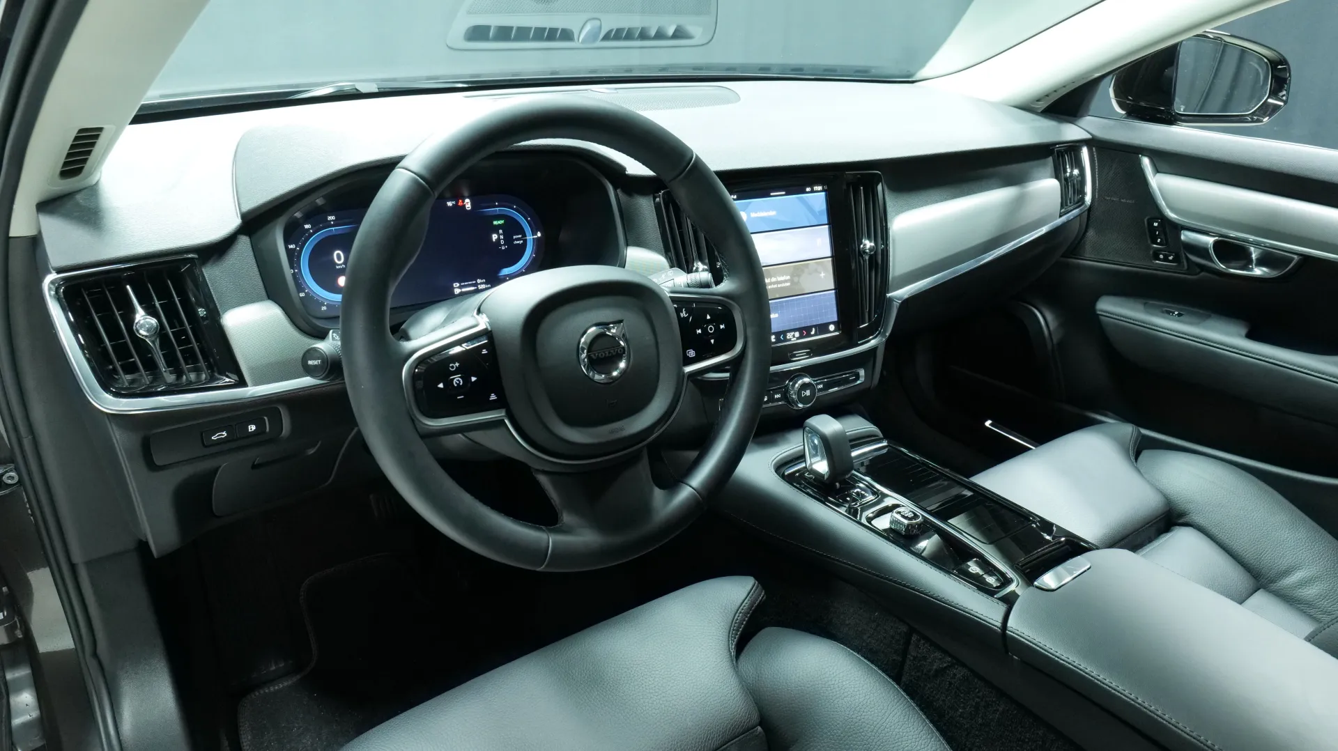 Autokuva 13 - NU-1608