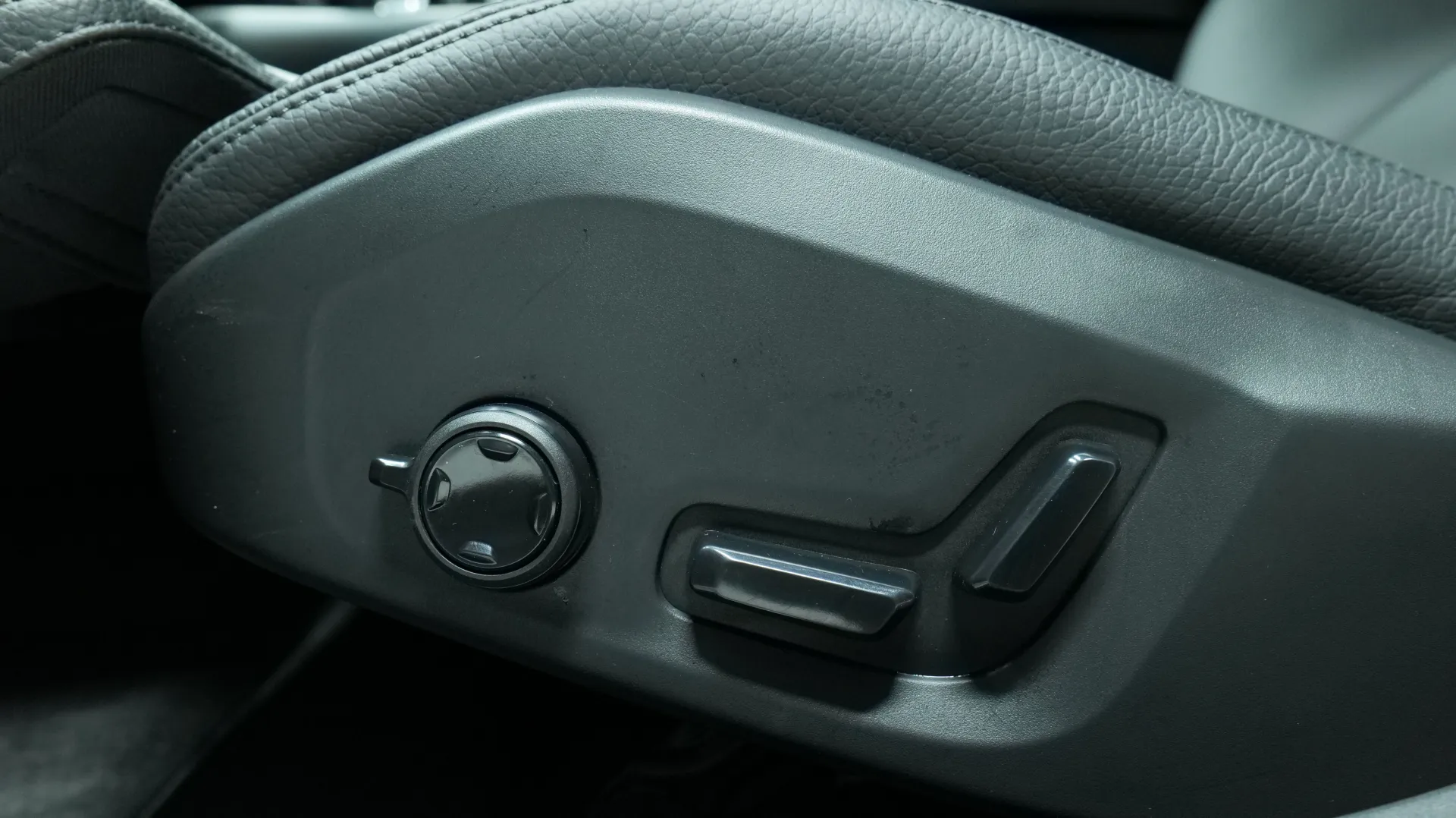 Autokuva 11 - NU-1608