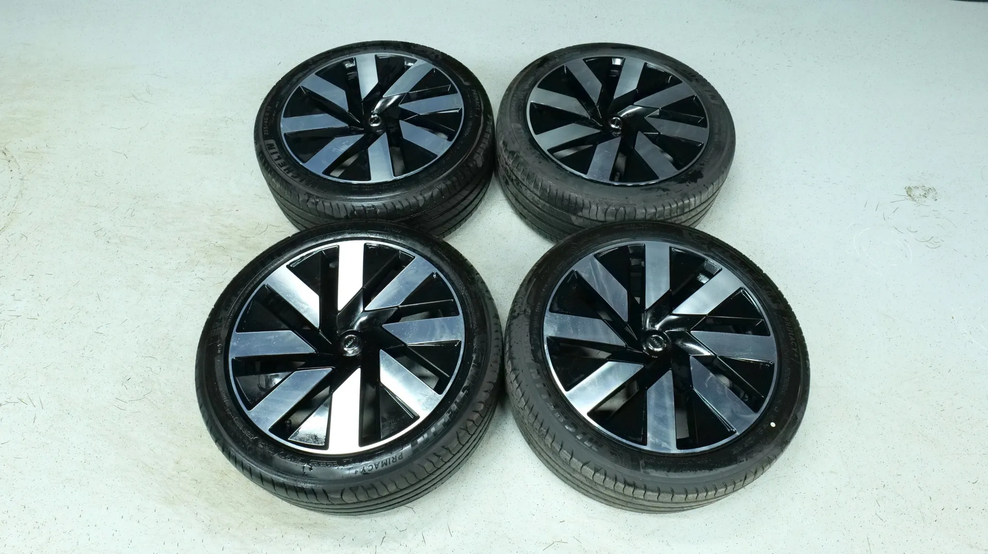 Autokuva 19 - NU-1608